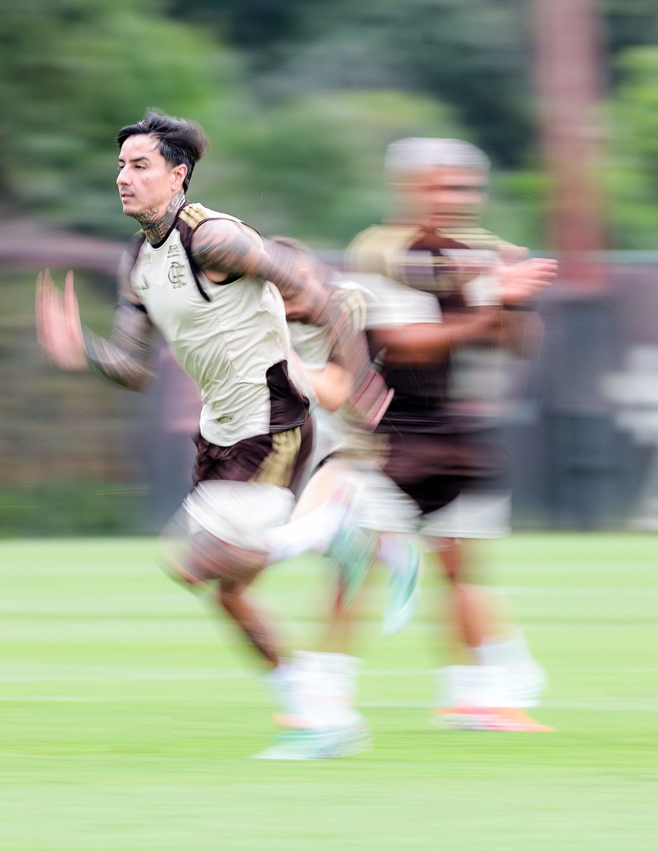 Flamengo's tweet photo. #Treino do Mengo de olho na partida contra o Santos! 💪 https://t.co/zH6PQBvl6e