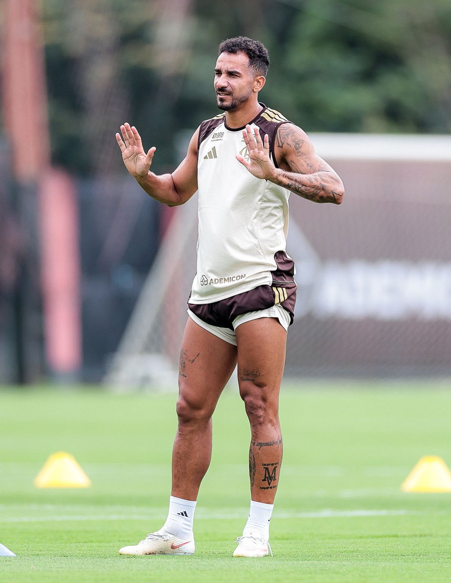 Flamengo's tweet photo. #Treino do Mengo de olho na partida contra o Santos! 💪 https://t.co/zH6PQBvl6e