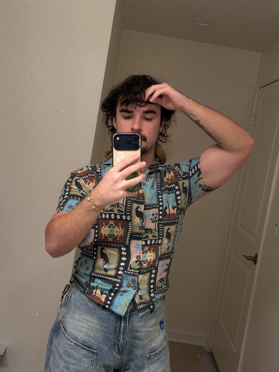 hslaitd's tweet photo. need a haircut so bad https://t.co/31FsiE9PJM