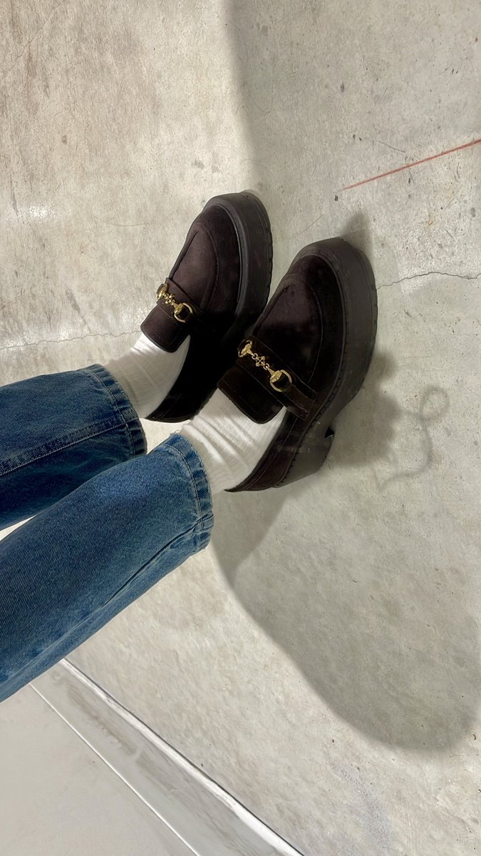 enchantingliyah's tweet photo. pumpkin orange and granny loafers for the day https://t.co/KaNMhSJyOh