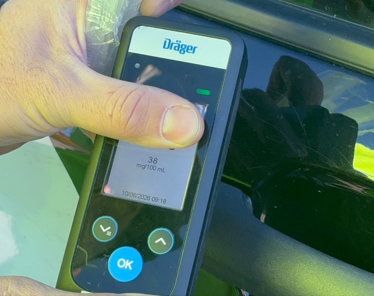 HaltonPolice's tweet photo. There is ZERO tolerance for any presence of alcohol or drugs for commercial motor vehicle drivers. 

Driver registered a level of alcohol at 38mg for 100mL of blood. https://t.co/JD29CRIpZA