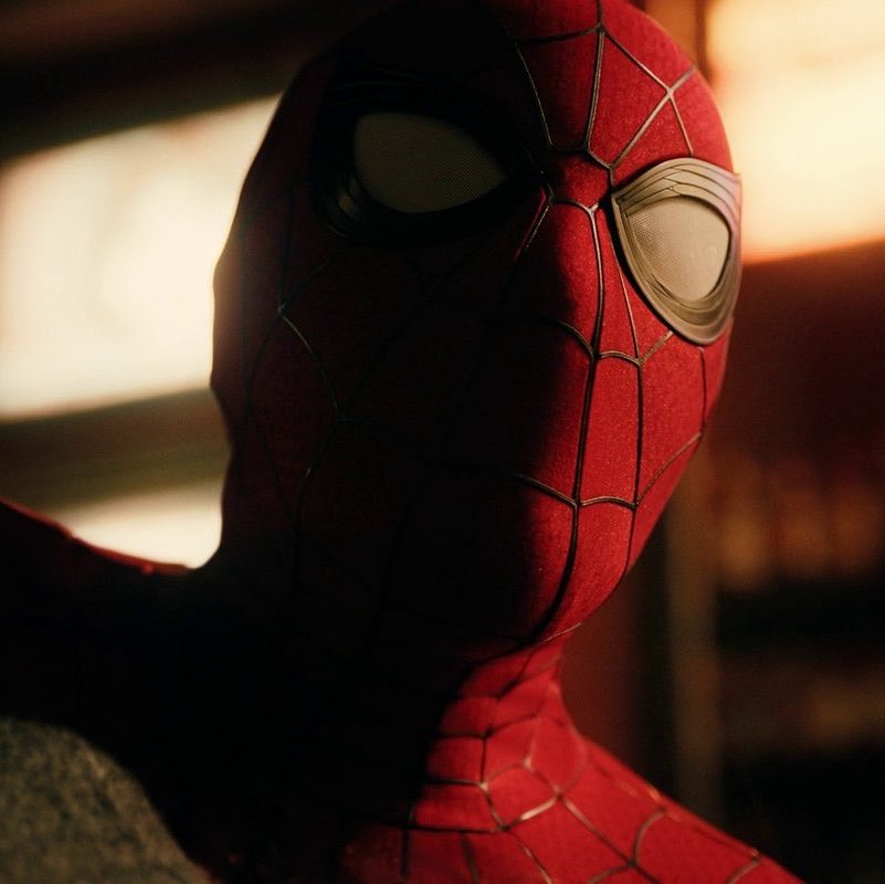 cttom4to's tweet photo. major alex ross vibes with this shot https://t.co/rtk7Qeo8YW