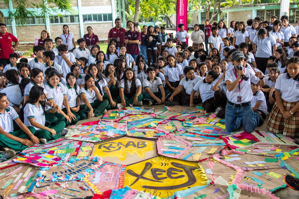 cepredey's tweet photo. Seguimos avanzando en Motul con el Modelo KAAB “Panales Comunitarios”. 🐝

Ahora las y los estudiantes llegaron a la etapa Xeej, donde forman un panal con celdas que representan a cada grupo, fortaleciendo la colaboración, la identidad y el sentido de comunidad. https://t.co/umljVgBMzA