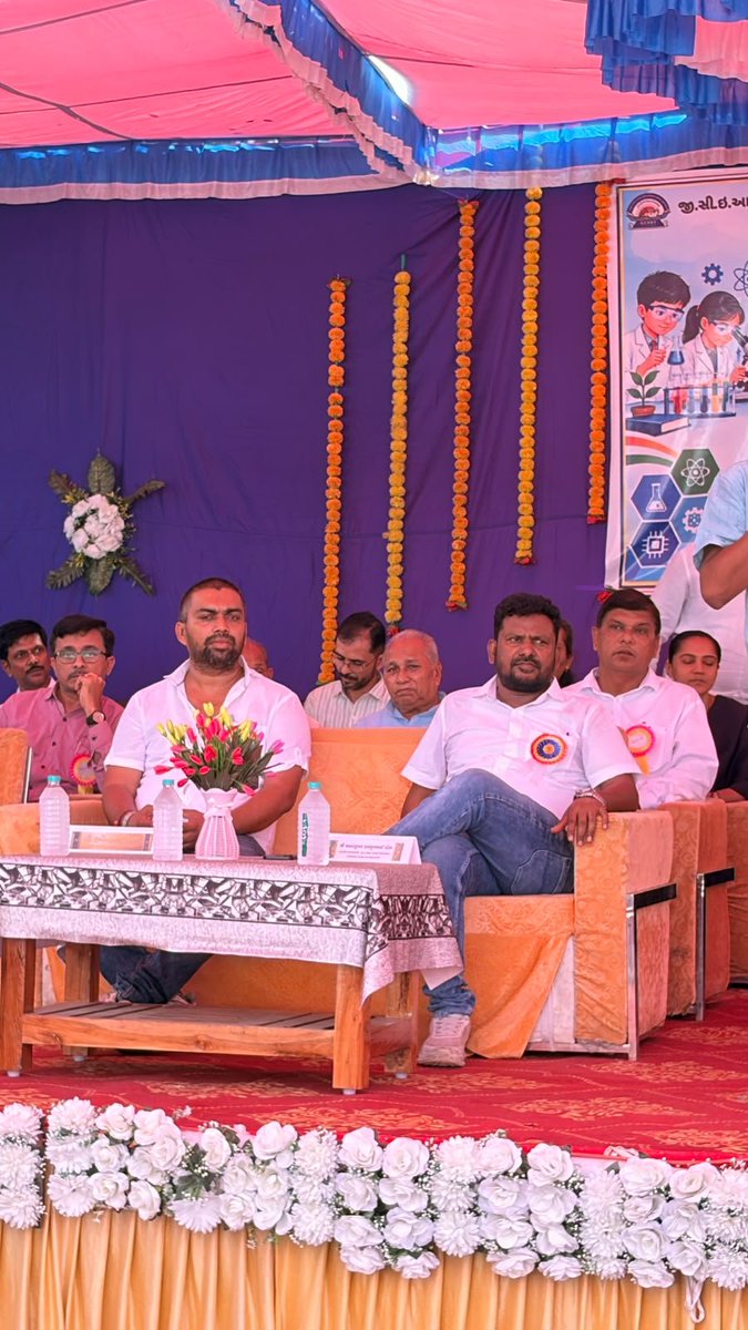 AnantPatel1Mla's tweet photo. 🔬 બાળ વૈજ્ઞાનિક પ્રદર્શન 🔬
📍 સ્થળ: ભીનાર, વાંસદા
બાળ વૈજ્ઞાનિકોની પ્રતિભા, સર્જનાત્મકતા અને વૈજ્ઞાનિક વિચારશક્તિને પ્રોત્સાહન આપતું બાળ વૈજ્ઞાનિક પ્રદર્શન.
#ScienceForSociety #Bhinar
#vansda #ChildScientists
#Anantpatel1Mla https://t.co/8deZyHROLt