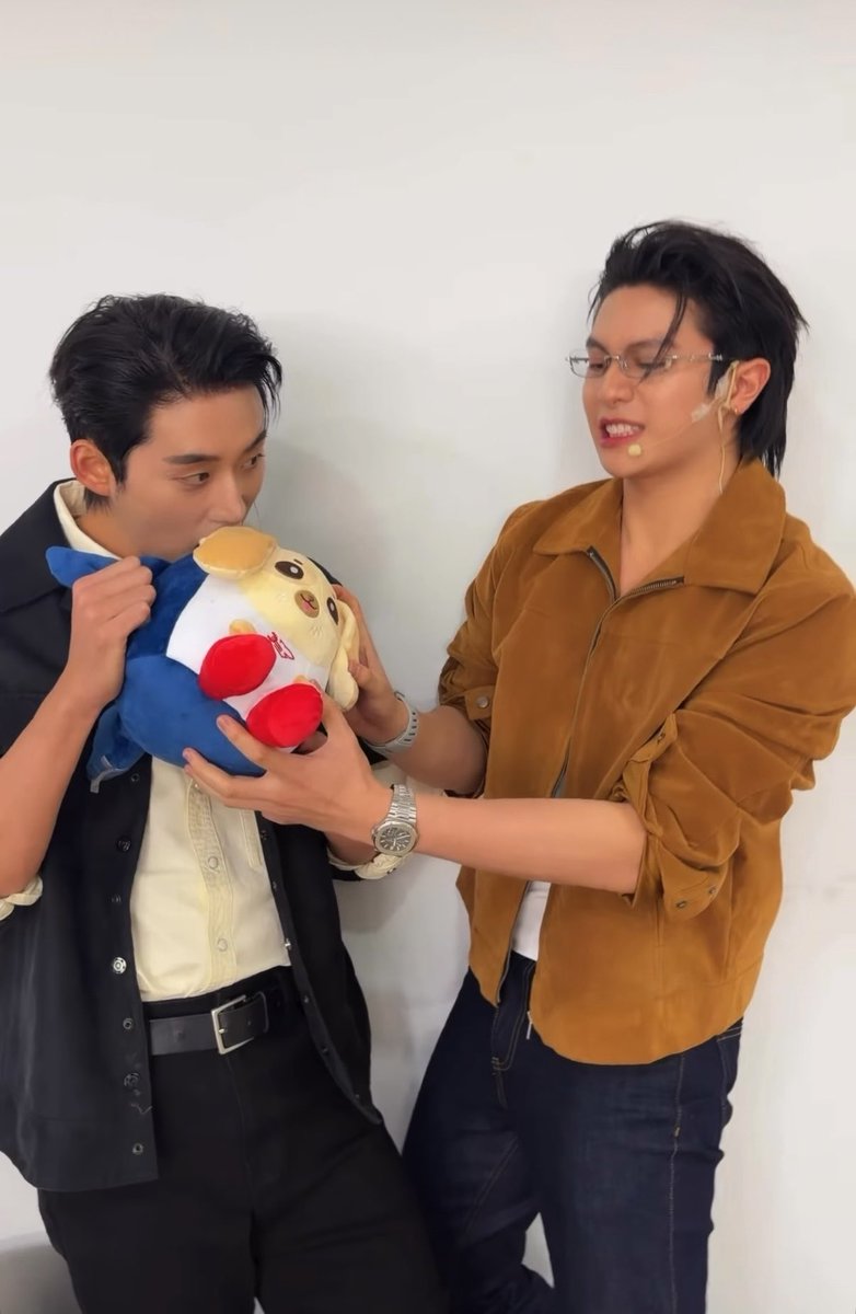 userunknowbabe's tweet photo. ปะป๊าอย่ากัด ปะป๋าช่วยลี่ด้วย552552525255255255255

#WilliamEst #WESLEY https://t.co/xIExuz2R7a