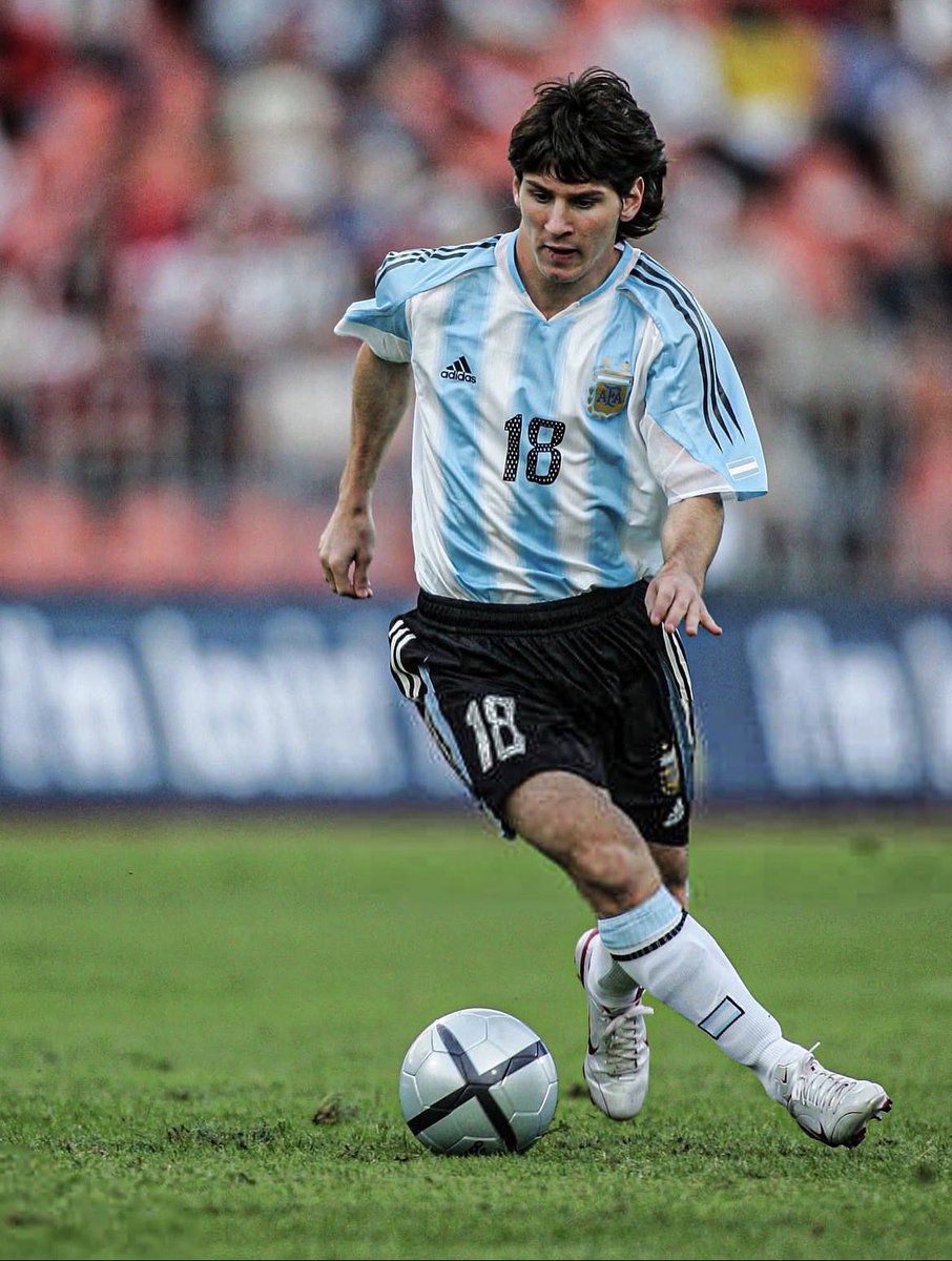 CodigoPotrero's tweet photo. 🐐 LO ÚLTIMO DE LO EXTRAORDINARIO 

Hoy llega el día mas triste de todos.

🇦🇷 Lionel Andrés Messi juega su último partido con la selección Argentina.

¿Vos también ya estás llorando? 😢

#messi #léomessi #leo https://t.co/FZYZHePqlL
