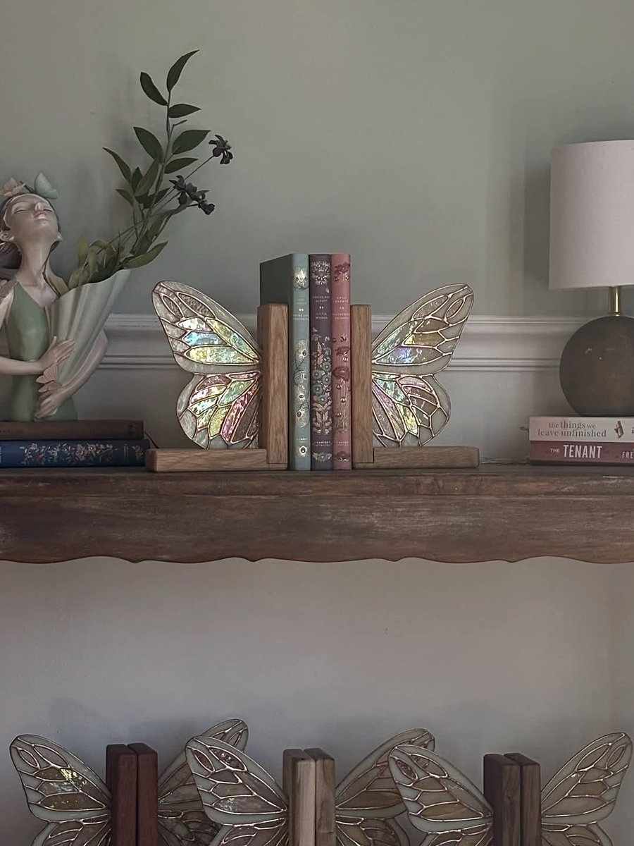 prtygal777's tweet photo. butterfly book holder 🦋🌷 https://t.co/If58BLL7zY