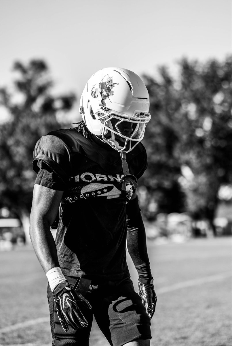 SacHornetsFB's tweet photo. 𝘿𝙄𝘼𝙇𝙀𝘿☎️

#StingersUp | #GreenLine | #ZoTime https://t.co/JtlPhmB736