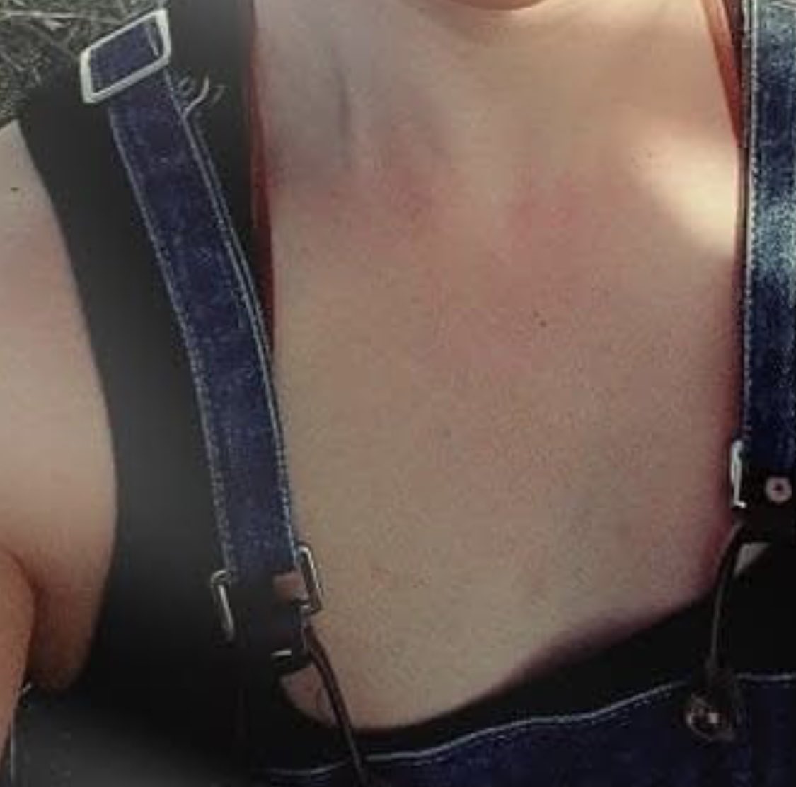 Gg0813811's tweet photo. ปากกาของเธอเอาน้ำหมึกมาฉีกที่อกเราได้นะ #ลำลูกกา https://t.co/wm986rwvqU