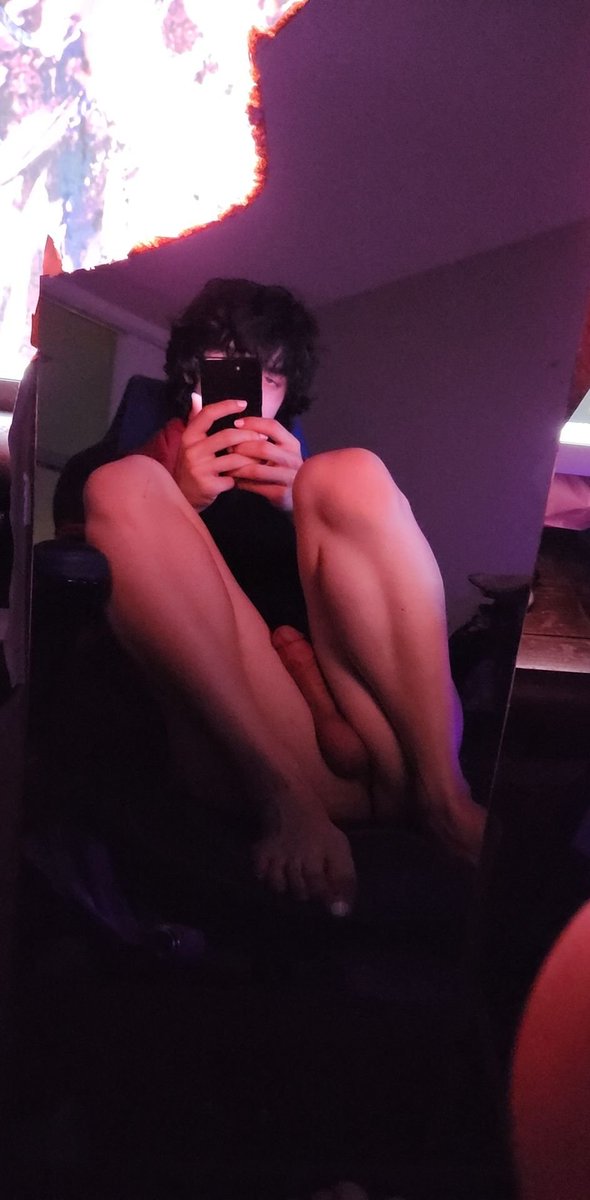 FroztyFemboy's tweet photo. optimal gooning outfit 😵‍💫

#femboy #nsfw https://t.co/w7ksnRaNBi