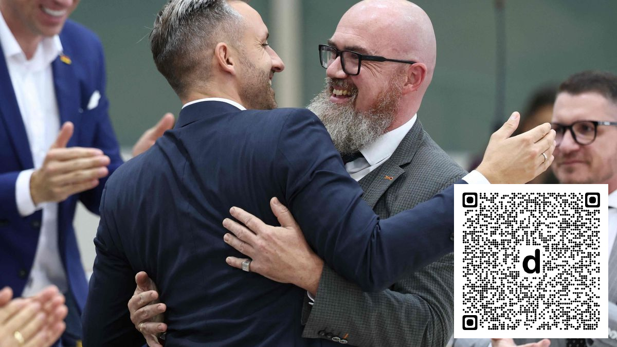 derspiegel's tweet photo. Die Wahl der AfD-Leute an die Landtagsspitze in Sachsen-Anhalt ist ein Alarmzeichen: Die Brandmauer zerbröselt, den Demokraten läuft im Kampf gegen die Rechtsextremen die Zeit davon. Link in X-Bio. https://t.co/COQUNFb0mr