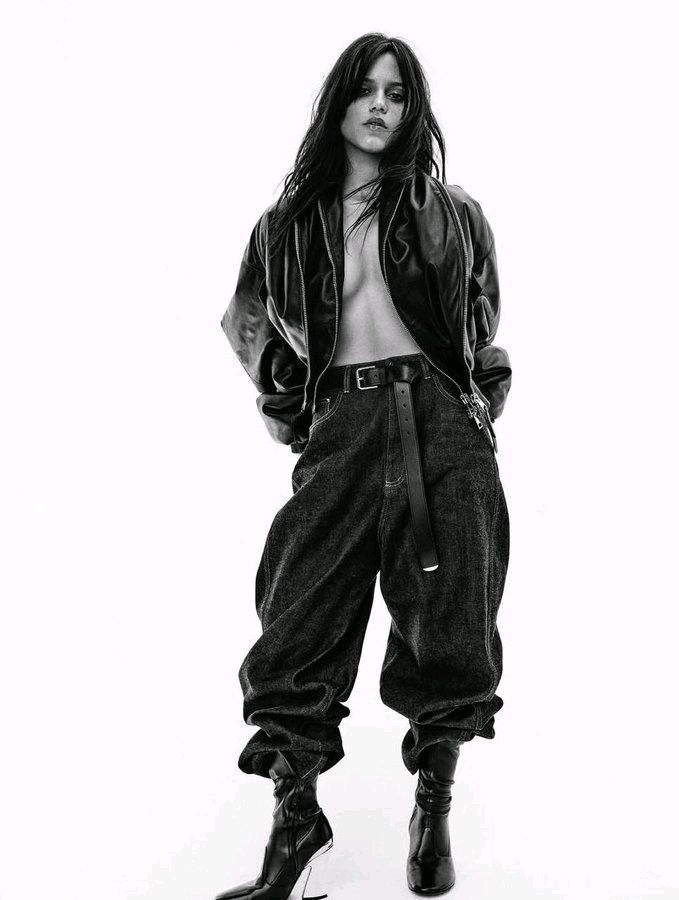 Real_JennaOrteg's tweet photo. One word: Stunning.
#jennaortega📸 https://t.co/VMnjLNbcOO