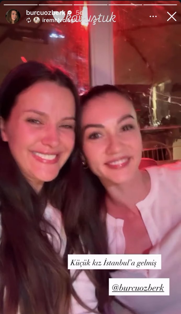 sunsettlove's tweet photo. Nazlı ve Tuğçe buluşmuş 🥲 https://t.co/z8DiqZC1gz