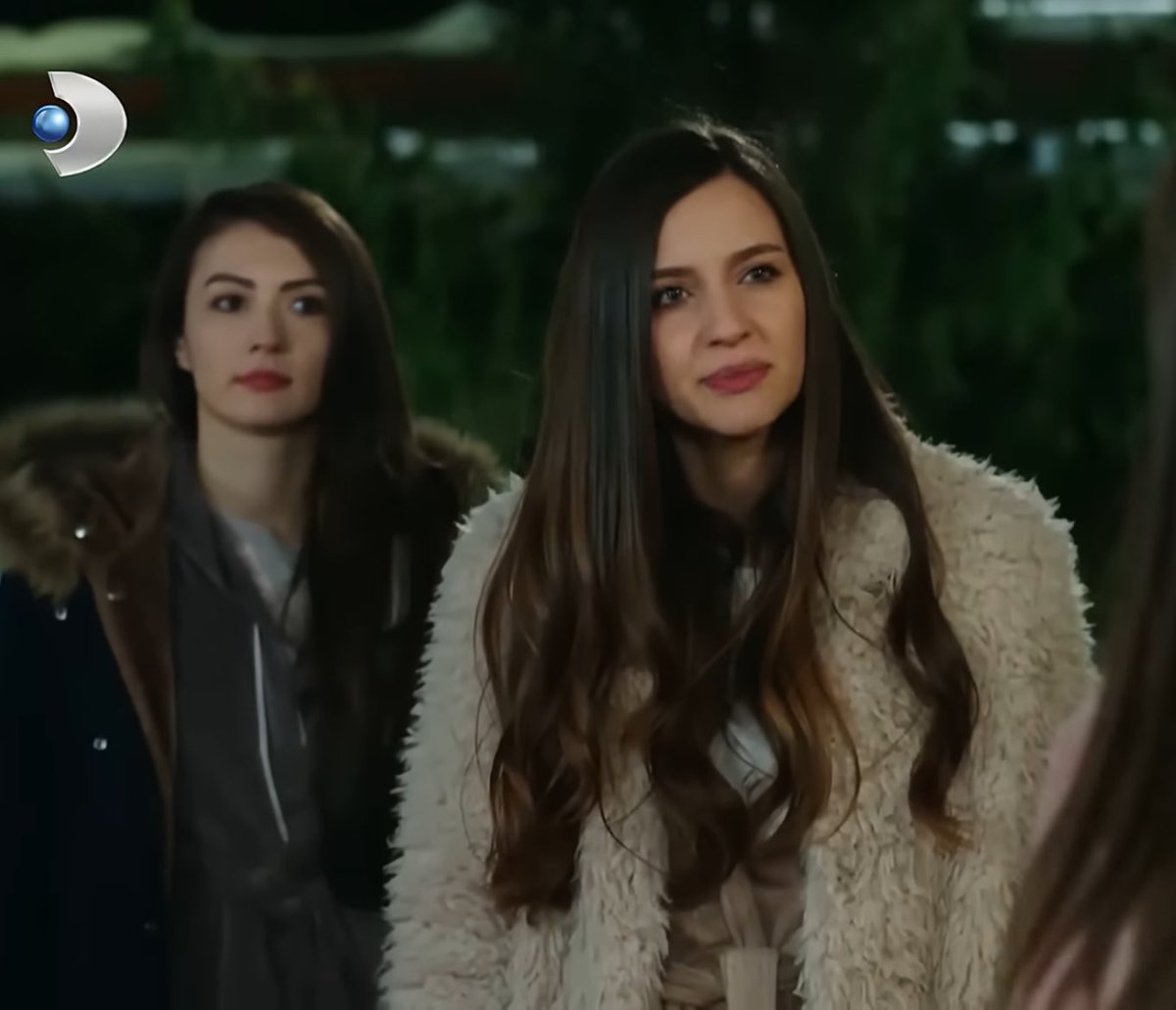 sunsettlove's tweet photo. Nazlı ve Tuğçe buluşmuş 🥲 https://t.co/z8DiqZC1gz