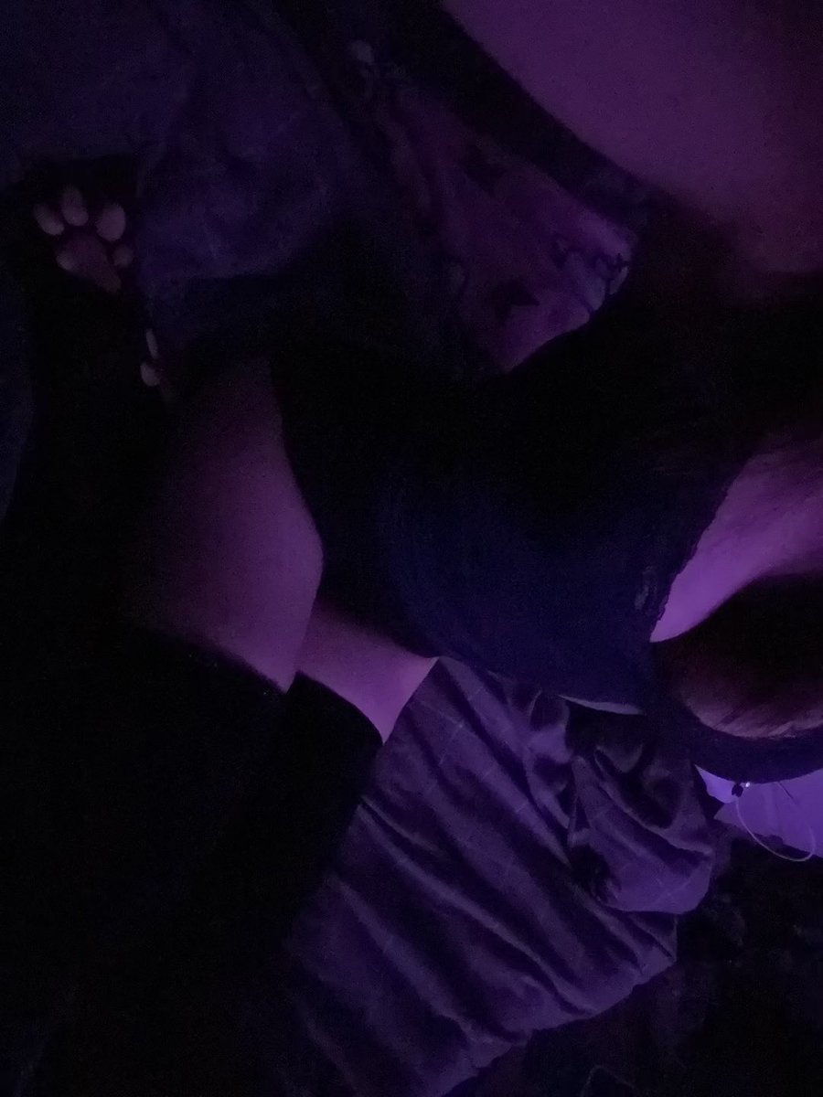 aelviree's tweet photo. do we love?👀 

#egirl #ddlg #pawsocks #nsfw https://t.co/V2Ik0g2GPZ