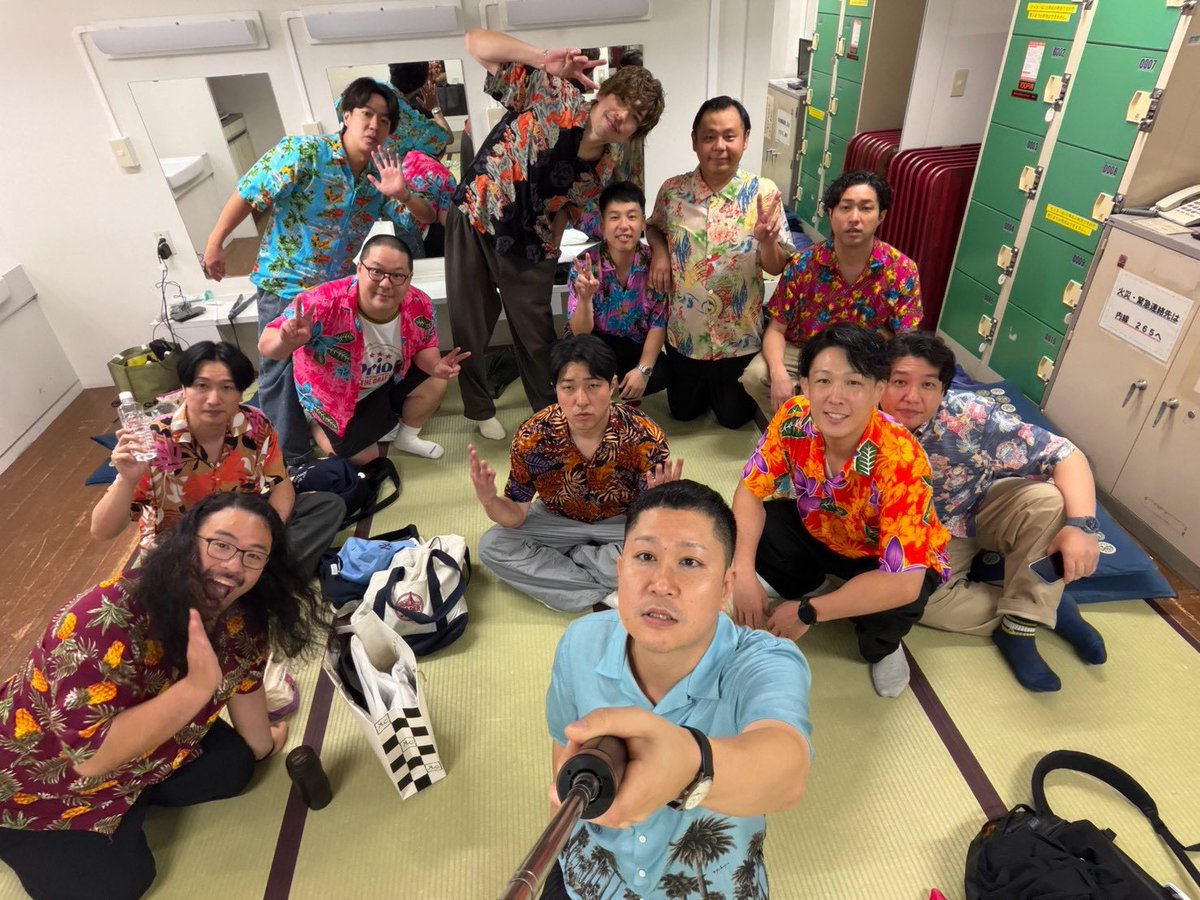 massan26's tweet photo. 14期トークライブALL INありがとうございました🙇‍♂️

みんな最高でしたが今年はダイがやばすぎました💦
18年間であんなにみっともないダイ初めて見たかも💦
腹ちぎれるぐらい笑かされました🤣

明日の12時〜アーカイブ配信です！
マジで観た方がいいです‼️

#14期大暴れツアー

https://t.co/cNhvYKvIZ0 https://t.co/AV6cbslQ9I