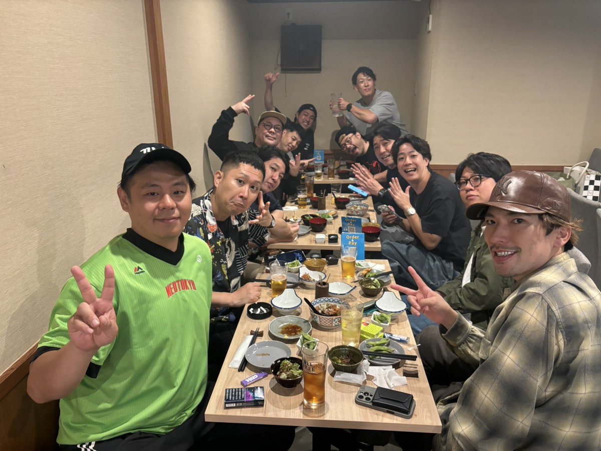 massan26's tweet photo. 14期トークライブALL INありがとうございました🙇‍♂️

みんな最高でしたが今年はダイがやばすぎました💦
18年間であんなにみっともないダイ初めて見たかも💦
腹ちぎれるぐらい笑かされました🤣

明日の12時〜アーカイブ配信です！
マジで観た方がいいです‼️

#14期大暴れツアー

https://t.co/cNhvYKvIZ0 https://t.co/AV6cbslQ9I