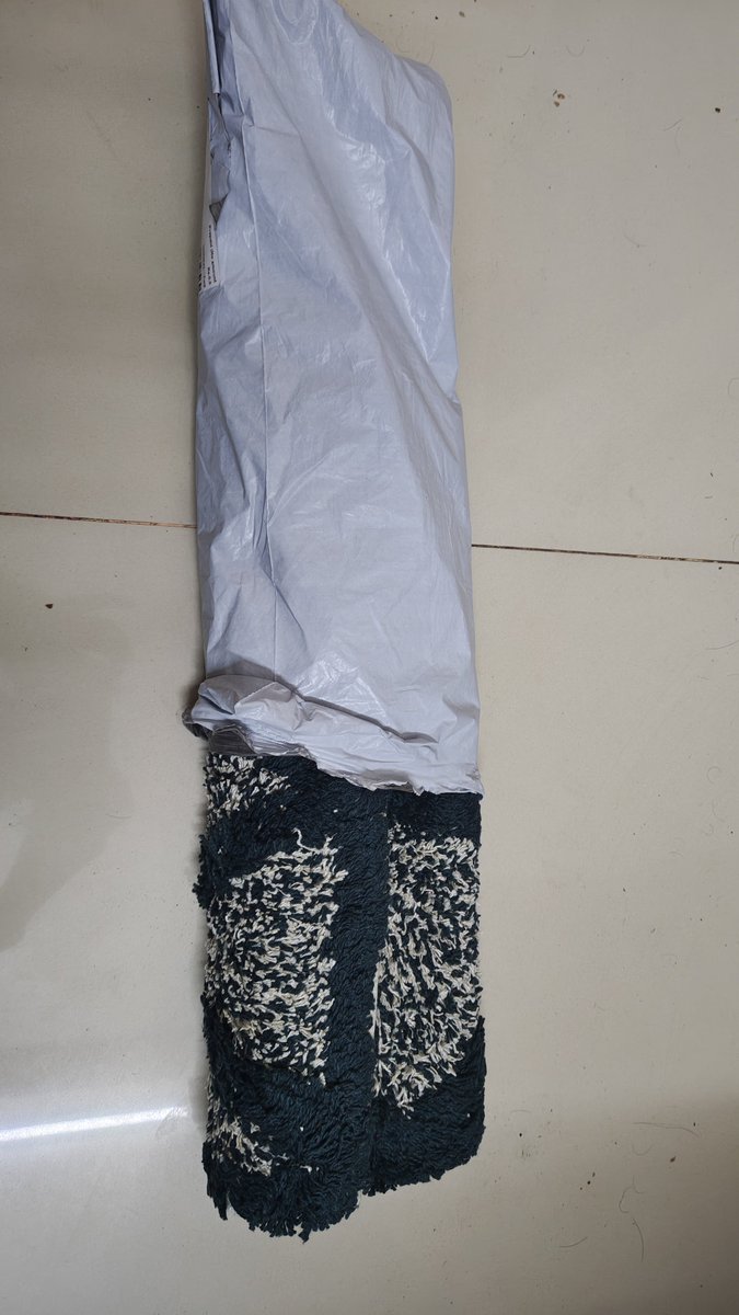 LoLz_Twts's tweet photo. Big scam by @myntra @MyntraSupport
Ordered 10 received only 1.
Total Scamsters and this seller is also a big Scammer.

@dealztrendz https://t.co/TbygsqdB2H