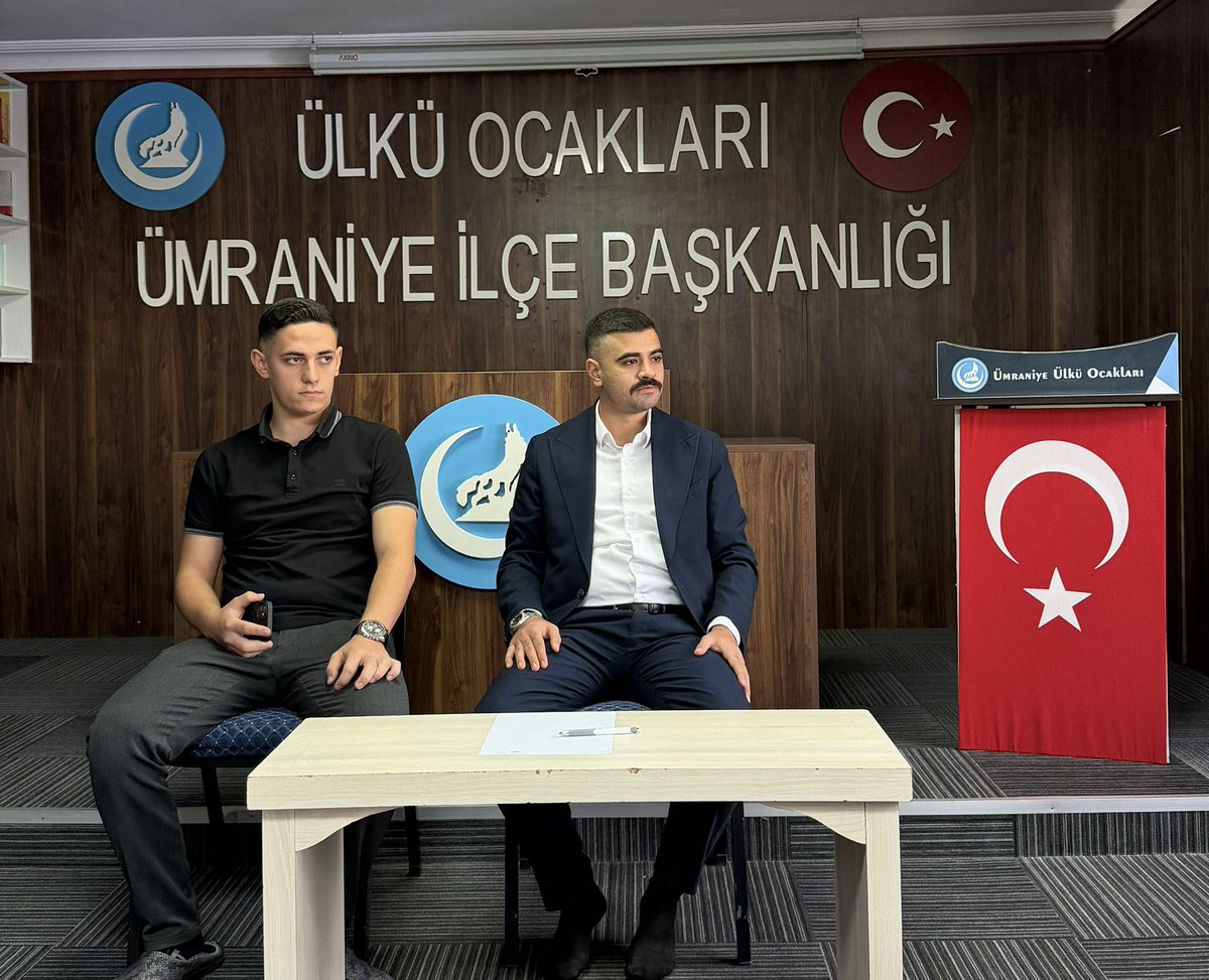 Ocakumraniye's tweet photo. Ümraniye Ülkü Ocakları olarak, Ortaöğretim birimimizdeki ülküdaşlarımızla birlikte, Ocak Başkanımız Sayın Ömer Özer’in moderatörlüğünde münazara gerçekleştirdik.

Ülküdaşlarımızın hitabet ve fikirlerini ifade etme becerilerini geliştirmelerine katkı sunduk. https://t.co/PuJTUNYUSv