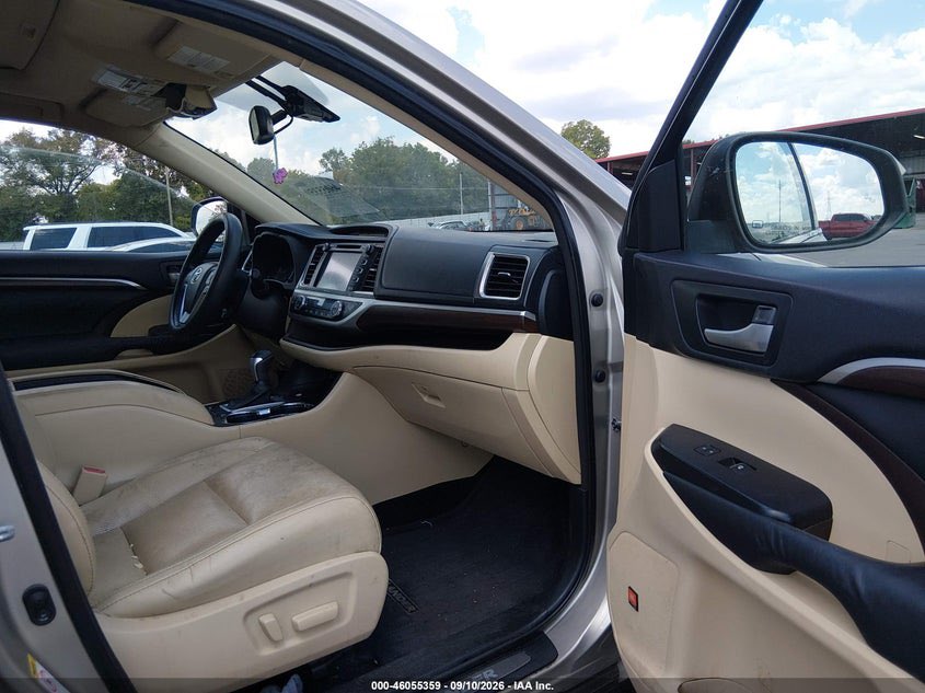 dnatechbro's tweet photo. We went for this option because he plan to face-life the car when she gets here 

- Car is clean 
- Millage is decent 
- And accident is minor 

If you want something like this or any other car, we’d assist you with the entire importation process from USA to Nigeria 

WhatsApp 0704-362-6024