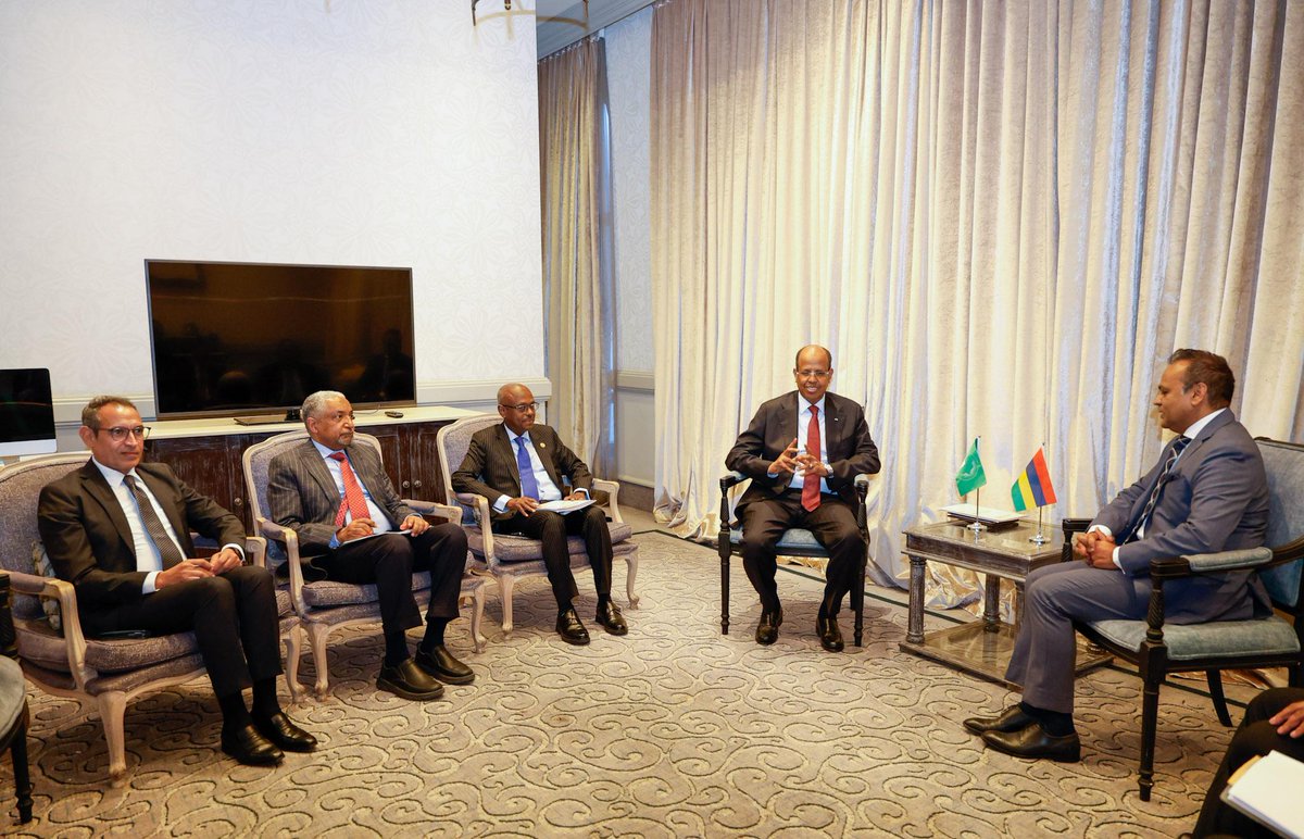 _AfricanUnion's tweet photo. H.E. Mahmoud Ali Youssouf, Chairperson of the African Union (AU) Commission, was this evening hosted by Hon. Dhananjay Ramful, Minister of Foreign Affairs, Regional Integration and International Trade of the Republic of #Mauritius.

Minister Ramful expressed appreciation to the Chairperson for his visit & for his support to Mauritius’ efforts to host the official launch of the African Credit Rating Agency.

They also  exchanged on strengthening regional cooperation, including in the area of maritime security.

The Chairperson @ymahmoudali commended Mauritius for its longstanding commitment to good governance, good-neighbourliness & regional cooperation, and welcomed the country’s ratification of the African Continental Free Trade Area (AfCFTA) Agreement.

He further expressed appreciation to the Government of Mauritius for its valuable contribution to the AU-led Ebola response.

The Chairperson is in St Louis, Mauritius, for the official launch of the African Credit Rating Agency tomorrow.

Read @ https://t.co/NzsNdwZNi6

@PMOMauritius
@Ramgoolam_Dr
@EDBMauritius