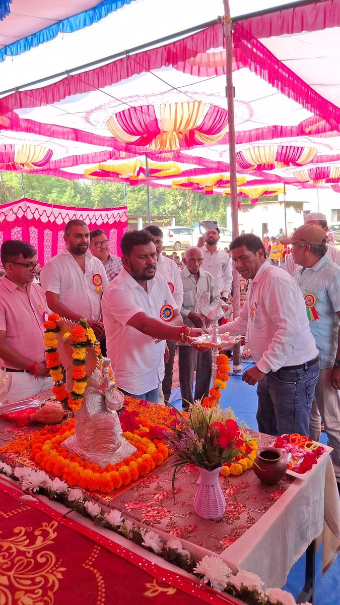 AnantPatel1Mla's tweet photo. 🔬 બાળ વૈજ્ઞાનિક પ્રદર્શન 🔬
📍 સ્થળ: ભીનાર, વાંસદા
બાળ વૈજ્ઞાનિકોની પ્રતિભા, સર્જનાત્મકતા અને વૈજ્ઞાનિક વિચારશક્તિને પ્રોત્સાહન આપતું બાળ વૈજ્ઞાનિક પ્રદર્શન.
#ScienceForSociety #Bhinar
#vansda #ChildScientists
#Anantpatel1Mla https://t.co/hHUTdEJlba