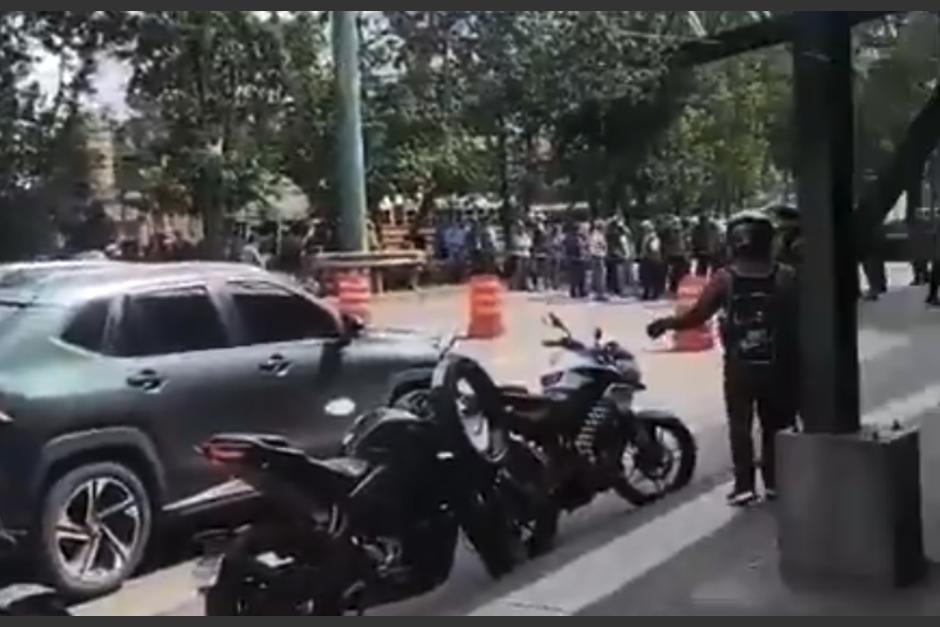 Manifestantes bloquean un nuevo punto este martes