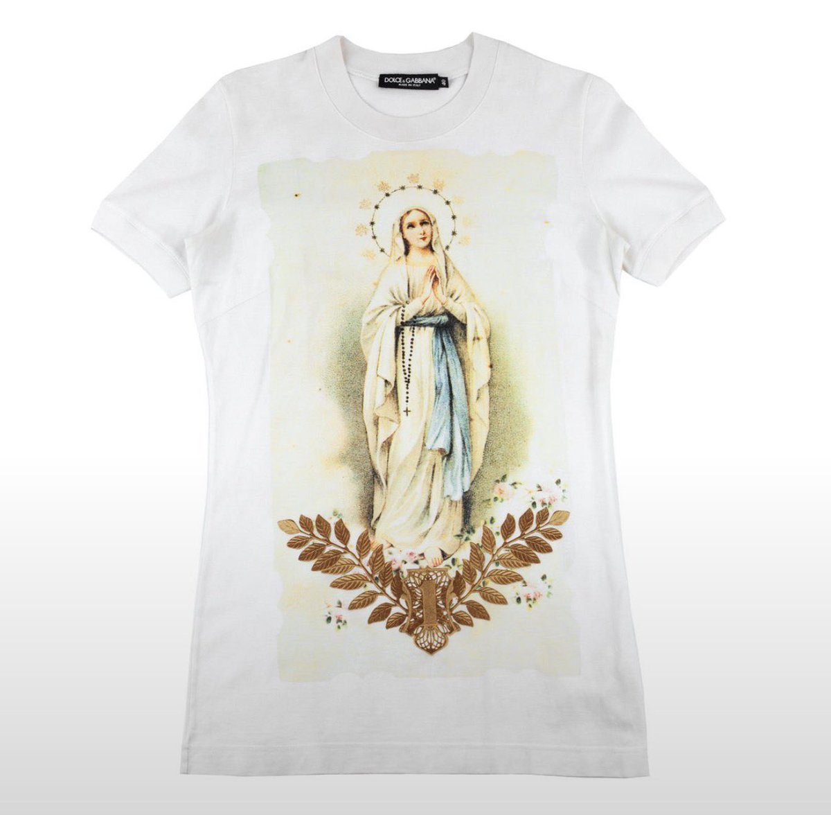 HardestFitPics's tweet photo. Luka Modrić wearing Dolce &amp; Gabbana Virgin Mary Religious Ivory T-Shirt https://t.co/veniVS2Het