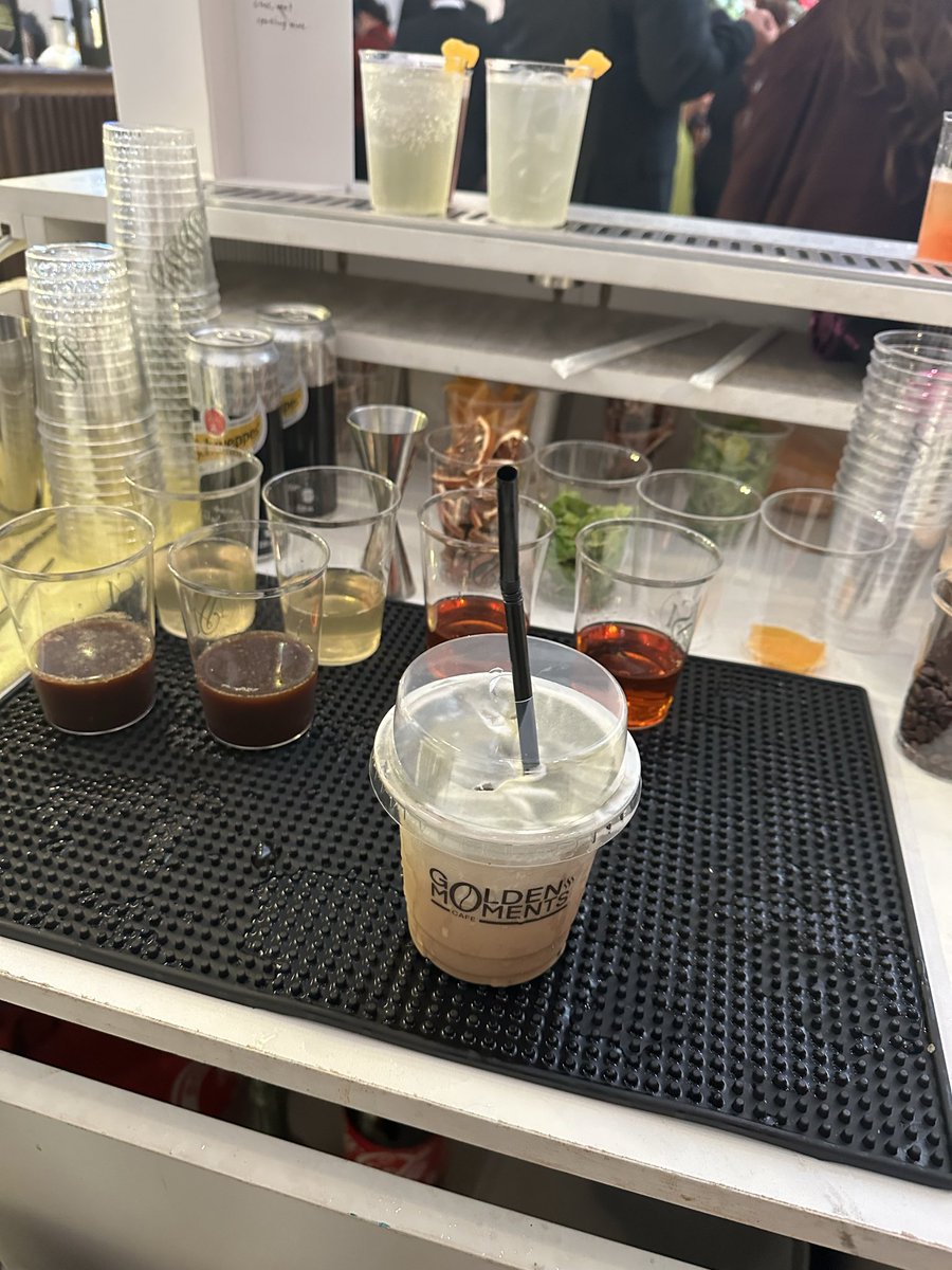 rychelle_lao's tweet photo. 🧙🍸 https://t.co/TjVJEfqhSX