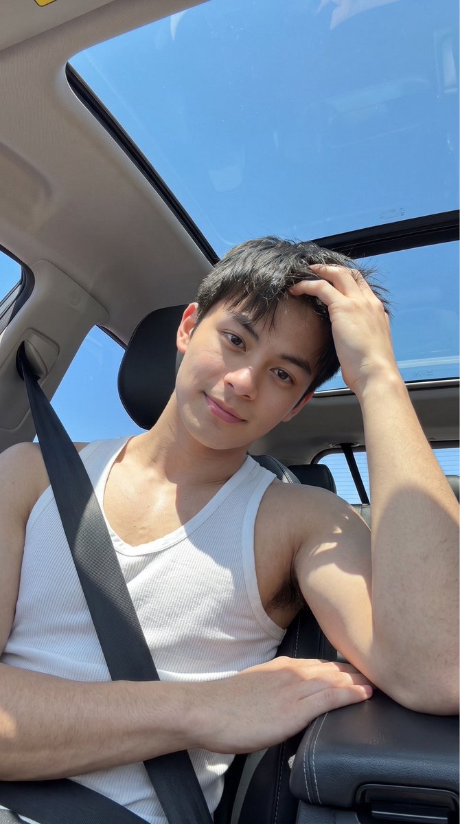 Yoshiyesyoshi's tweet photo. 緒にドライブ行こ？🚗💨😏#fyp #fundrive 

Access my exclusive content here: https://t.co/GljF0tBOeX https://t.co/wlIOP5RJ2G