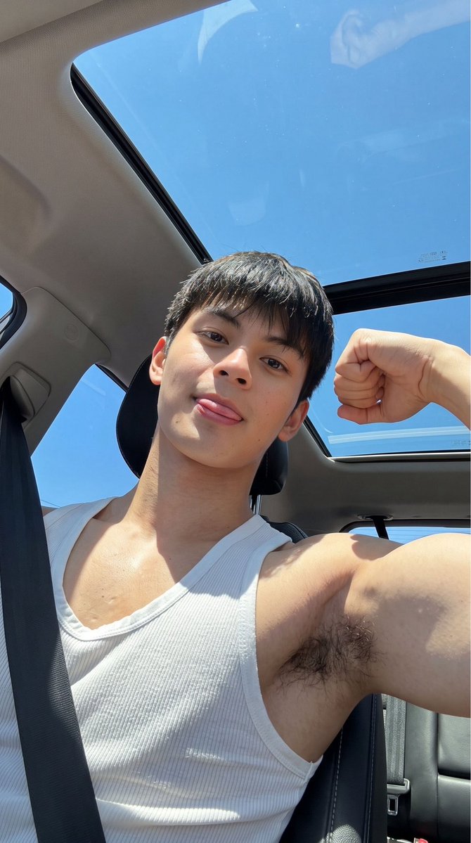 Yoshiyesyoshi's tweet photo. 緒にドライブ行こ？🚗💨😏#fyp #fundrive 

Access my exclusive content here: https://t.co/GljF0tBOeX https://t.co/wlIOP5RJ2G