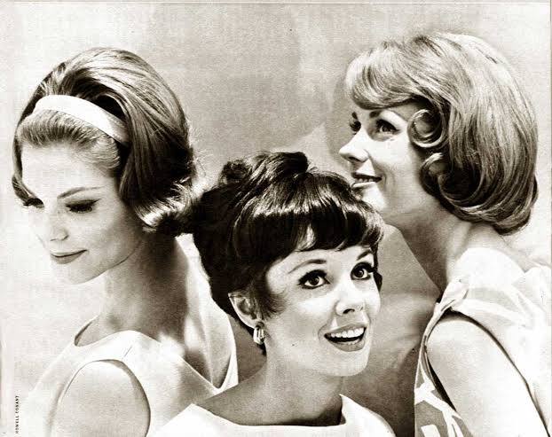 btf0327's tweet photo. A ’60s hairstyle on her I LIVEEEEEE https://t.co/tphEouJEKm