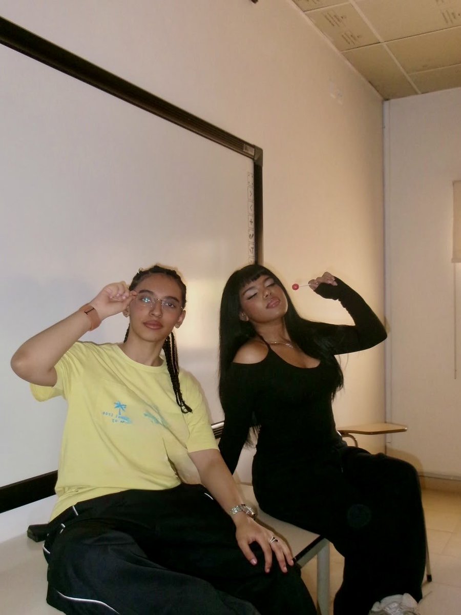 berriezw's tweet photo. Black &amp; yellow https://t.co/pVXpXjpFsu