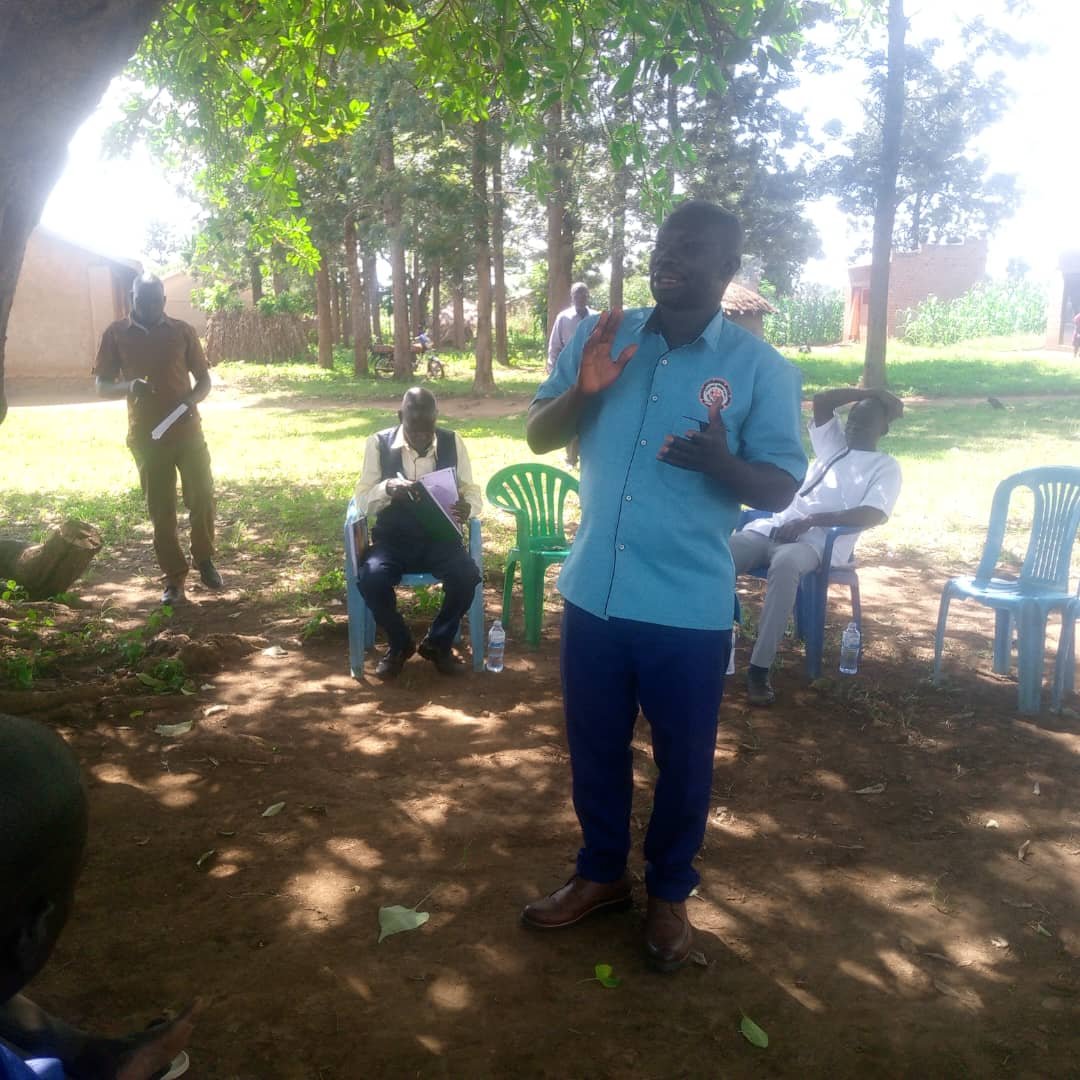 BunaBright's tweet photo. Today Ayo Alex, ONC Coordinator Apac, held a meeting with parents of Apac P7 to clarify Govt directives on UPE funds & voluntary parental support. Emphasized free education policy while appreciating parental contribution for learner welfare. #ONCUpdates #ApacLango #ONCMonitoring https://t.co/hCUBoVkn1J