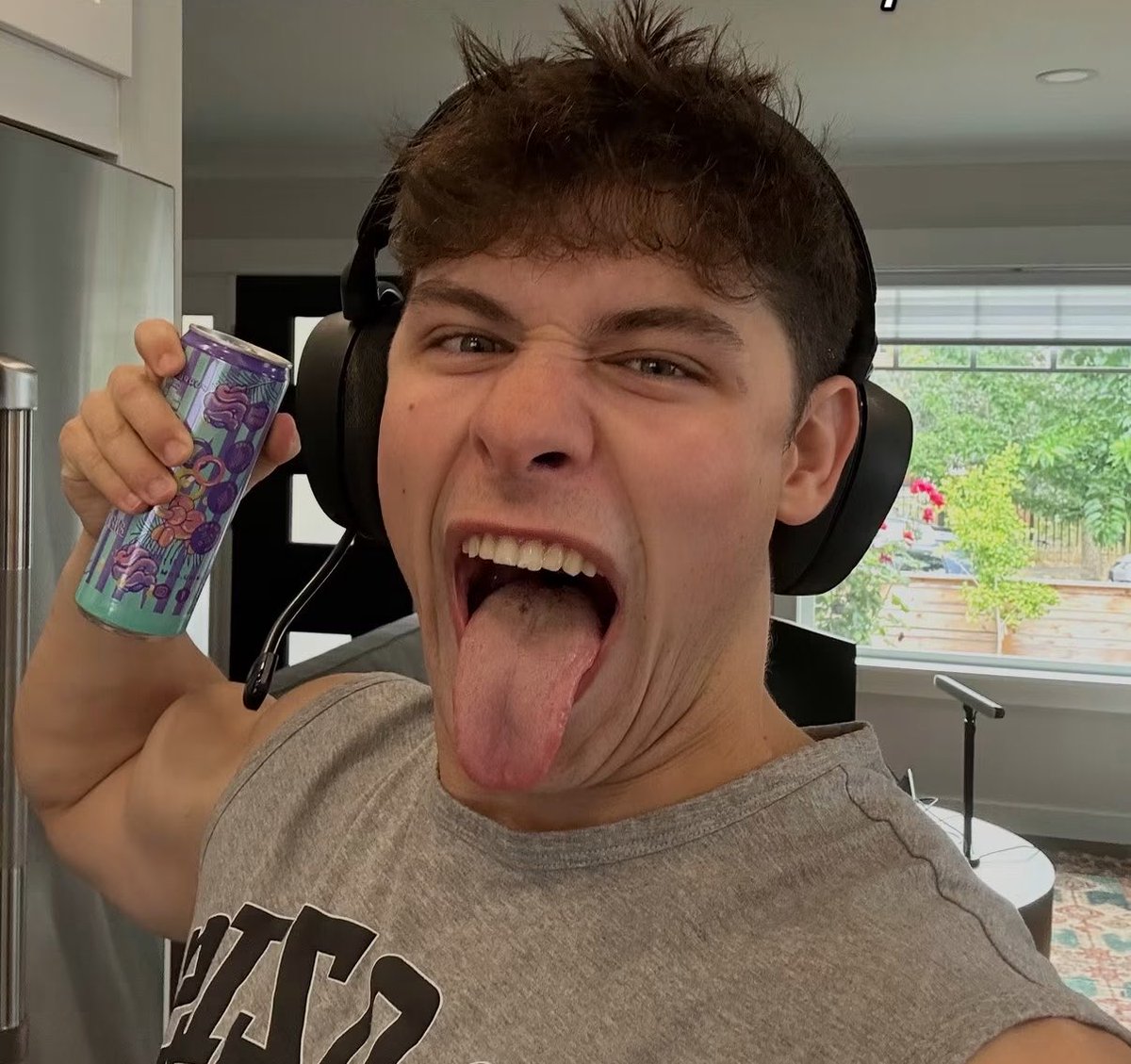 malemouth's tweet photo. I need a tongue like that rn https://t.co/7MbZ7iHZV4