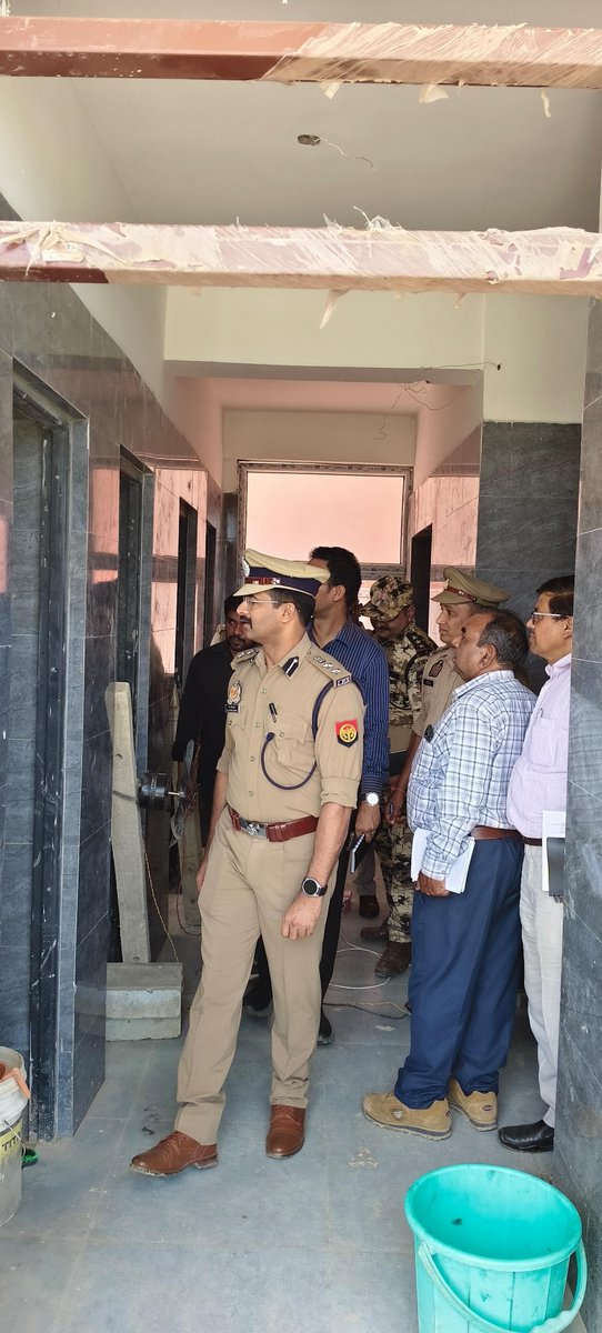 01BNSSF's tweet photo. आज दिनांक 06.10.26 को सेनानायक #01Bn #UPSSF श्री @DrSatishKumarSP जी द्वारा @uppwdofficial व कंस्ट्रक्शन कंपनी #Vensa के अधिकारियों के साथ गोष्ठी कर निमार्णाधीन #01Bn के कार्यों की समीक्षा की गई। इस दौरान उपसेनानायक @veerendra096 व अन्य अधि0/कर्म0 भी उपस्थित रहे। @DG_UPSSF https://t.co/QbnWDTOXr7