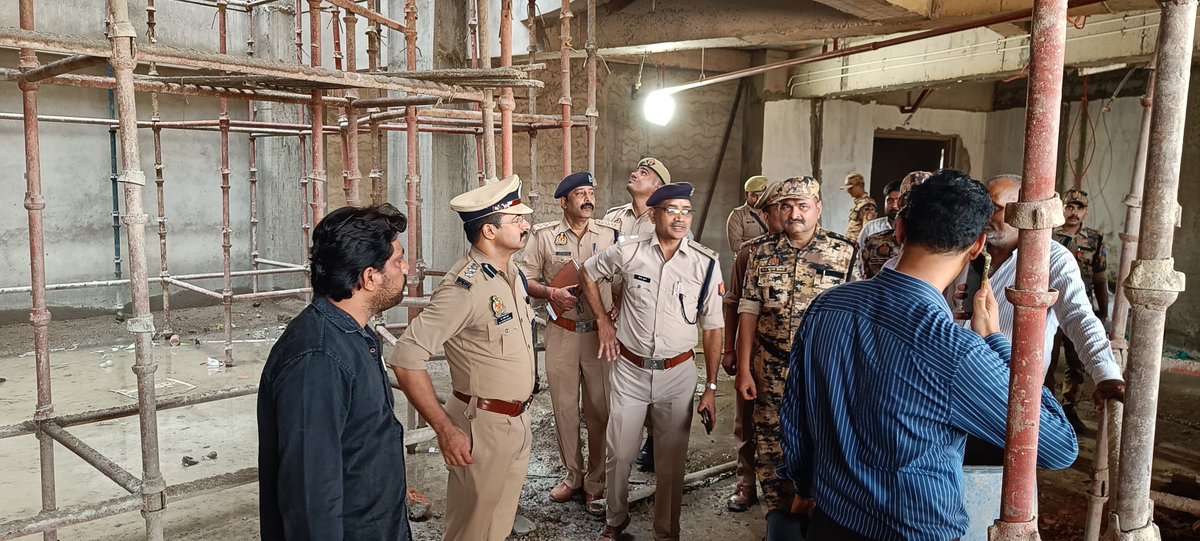 01BNSSF's tweet photo. आज दिनांक 06.10.26 को सेनानायक #01Bn #UPSSF श्री @DrSatishKumarSP जी द्वारा @uppwdofficial व कंस्ट्रक्शन कंपनी #Vensa के अधिकारियों के साथ गोष्ठी कर निमार्णाधीन #01Bn के कार्यों की समीक्षा की गई। इस दौरान उपसेनानायक @veerendra096 व अन्य अधि0/कर्म0 भी उपस्थित रहे। @DG_UPSSF https://t.co/QbnWDTOXr7