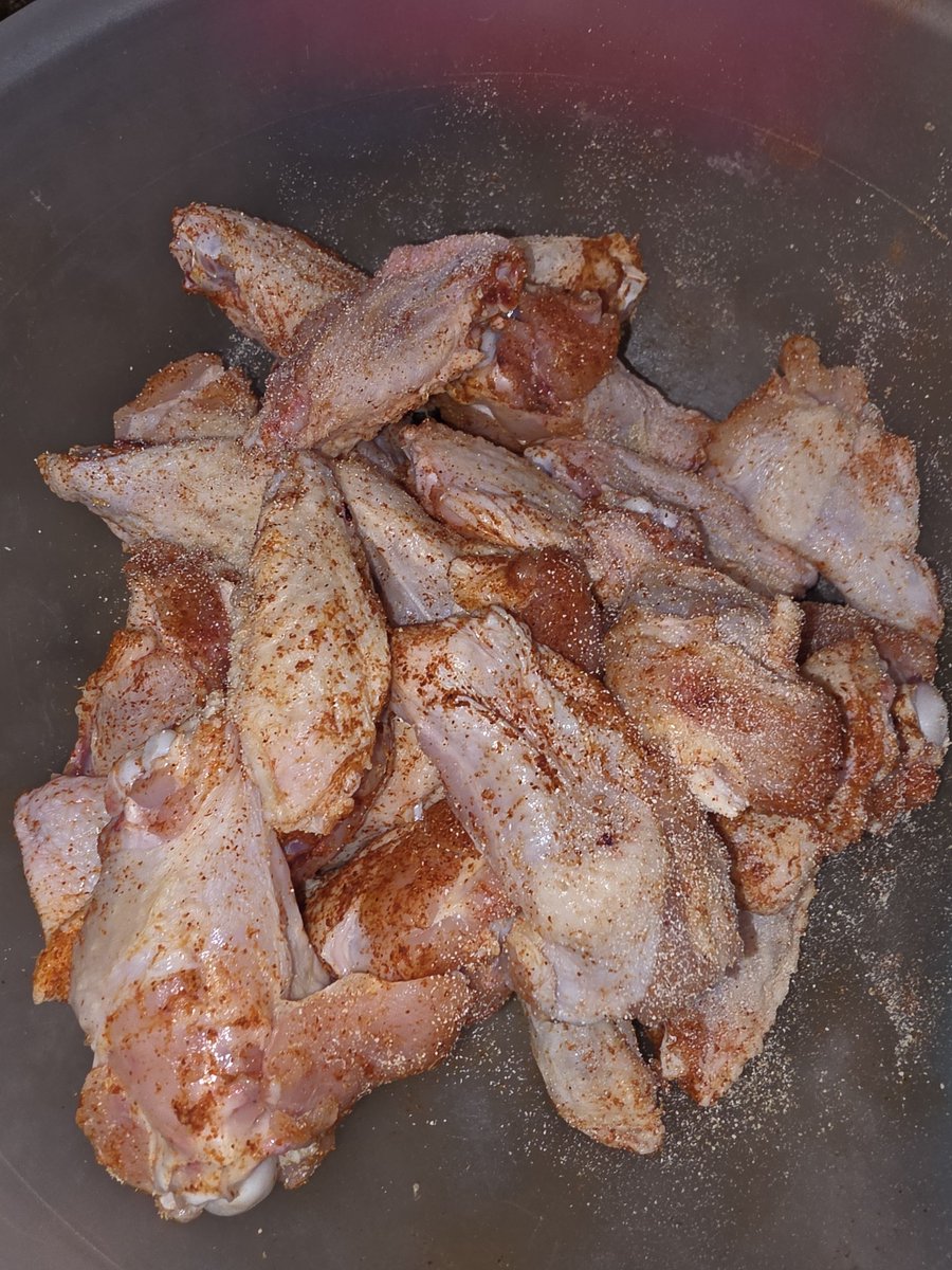 SuttlesView's tweet photo. Air fryer wings this crispy shouldn't be legal ๐๐
My go-to: cayenne, onion powder, garlic powder, salt + canola oil, dredge in corn starch, air fry 380ยฐF 25 min then 400ยฐF 10 min.
Who's trying this tonight? ๐
#AirFryerRecipes #WingsWednesday #FoodTwitter #ChickenWingRecipe #CrispyChicken #EasyMeals #Foodgasm