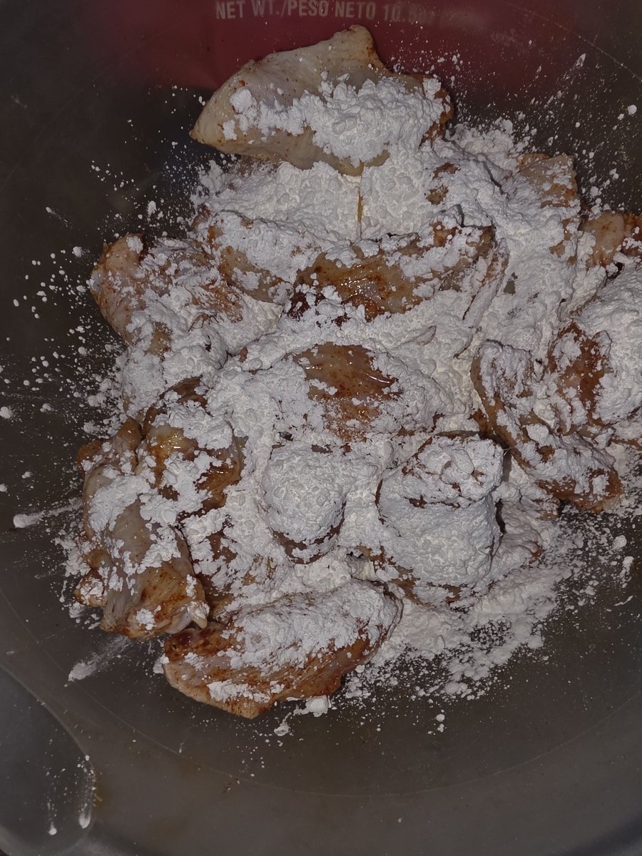 SuttlesView's tweet photo. Air fryer wings this crispy shouldn't be legal ๐๐
My go-to: cayenne, onion powder, garlic powder, salt + canola oil, dredge in corn starch, air fry 380ยฐF 25 min then 400ยฐF 10 min.
Who's trying this tonight? ๐
#AirFryerRecipes #WingsWednesday #FoodTwitter #ChickenWingRecipe #CrispyChicken #EasyMeals #Foodgasm