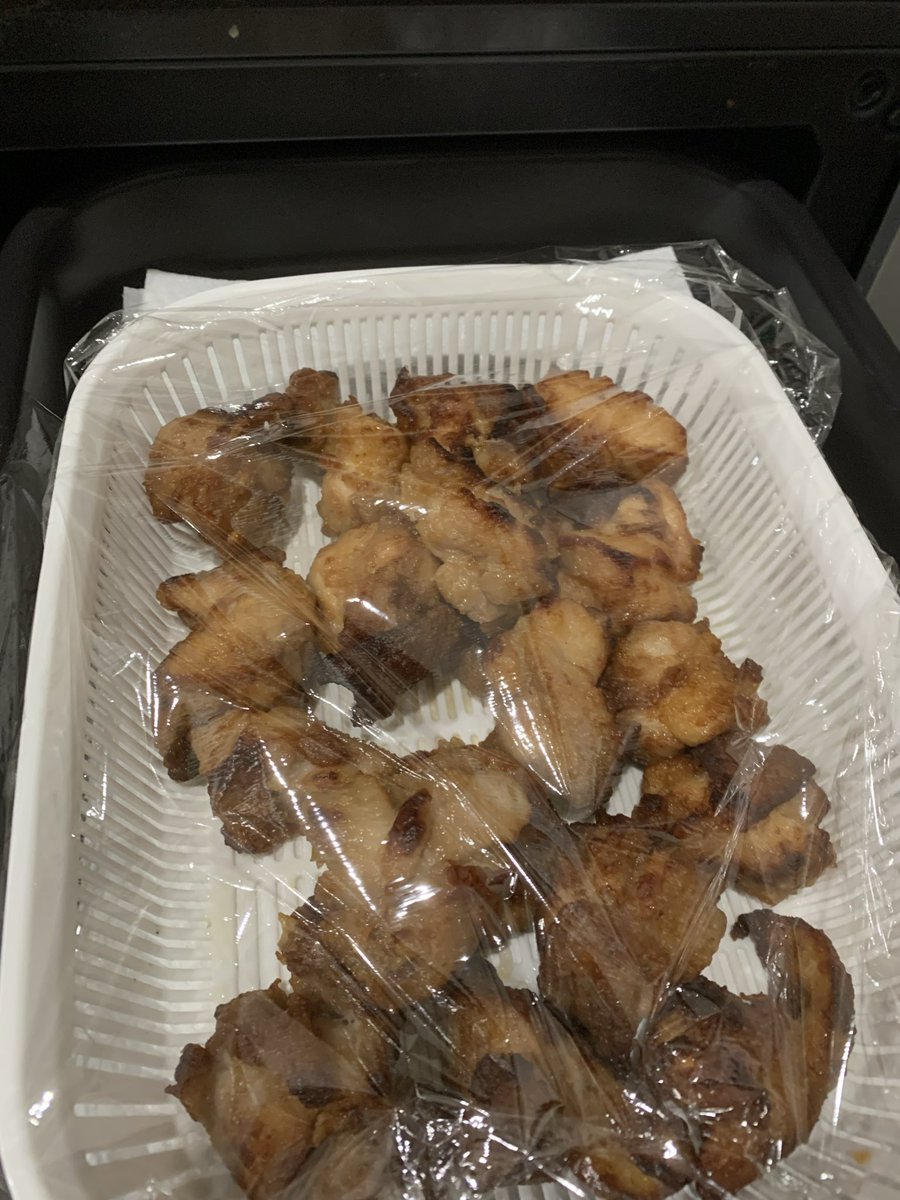 dorukin's tweet photo. お疲れ様でした。
帰ったら　唐揚げ🍗がありました。
デュワーズホワイトハイボールで乾杯🍻です。

#デュワーズホワイトハイボール https://t.co/O8cTyuKGwe
