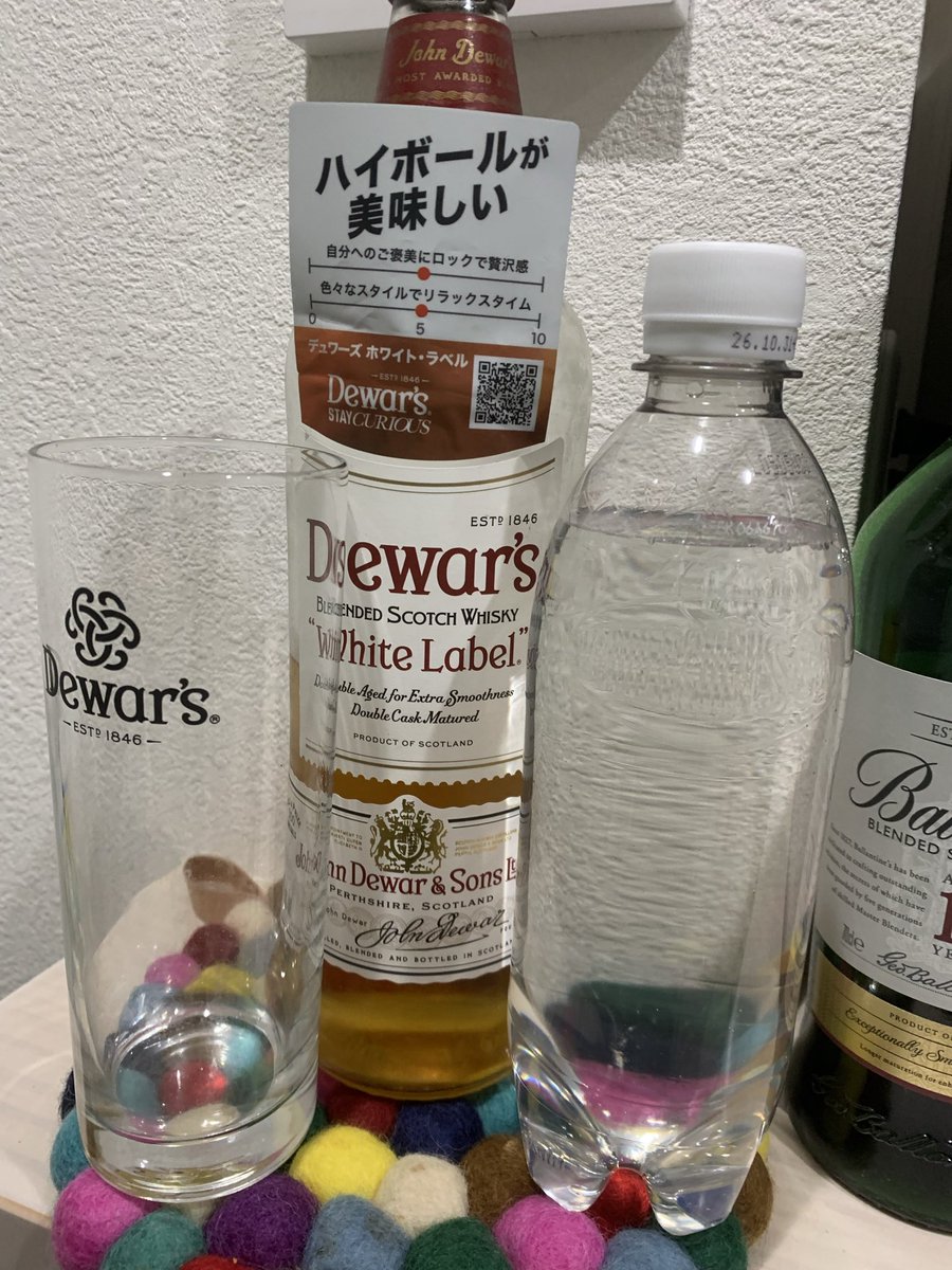 dorukin's tweet photo. お疲れ様でした。
帰ったら　唐揚げ🍗がありました。
デュワーズホワイトハイボールで乾杯🍻です。

#デュワーズホワイトハイボール https://t.co/O8cTyuKGwe