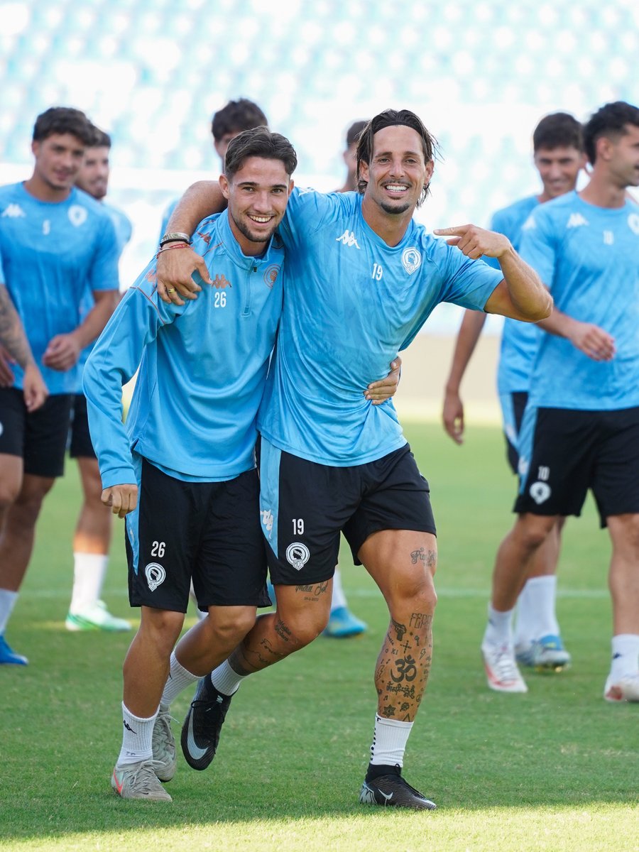 cfhercules's tweet photo. 😁 Comenzamos una nueva semana en el Rico Pérez. 

💙 #MachoHércules 🤍 https://t.co/ScaRypnnCj