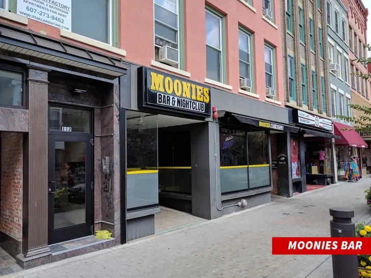 MarioNawfal's tweet photo. 🇺🇸 The Cornell “Jane Doe” story just got another pretty significant twist.

Moonies Bar, which Jane Doe is suing for allegedly serving her alcohol while visibly intoxicated, says it didn't serve her alcohol at all.

She was 20 at the time.

That also lines up with fraternity member Matthew Ingalls' account that she told him she was sober before arriving at the fraternity house, something she disputed in a recorded call.

Every new detail in this case seems to raise more questions about the original story.

So what actually happened?

Source: TMZ / Writer: Lynn