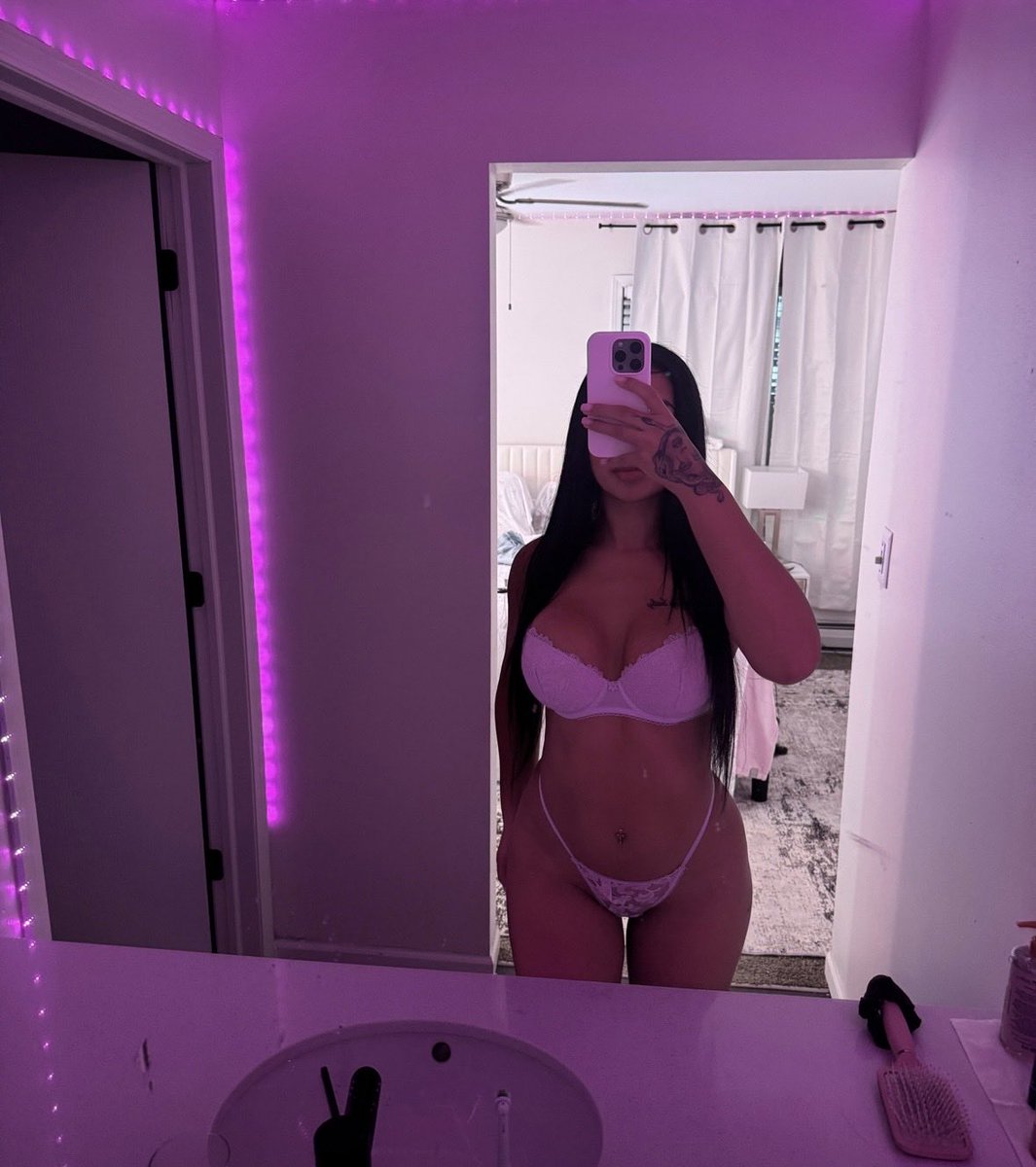 prettybusy369's tweet photo. @rawbabyent @SheFreakyyAsf If you ever wanna support me I got exclusive content, not expensive at all 😘I’m tired of fake accounts and spam https://t.co/Wm1ApaSg5o