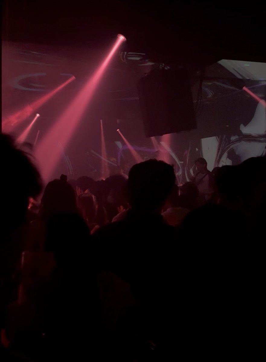 Paiiich's tweet photo. ป้ายยาไทเป night life คับ ชอบ2ที่
- ruff, แถว101 เหล้าถูกมากกกก ฟีลทองหล่อในราคา200 เพลงแมสสากลเป็นหลัก แต่ต้องไปต่อแถว และกลิ่นบุหรี่ฟุ้งพอควร
- slap&amp;pop, mrt zhongxiao dunhua บาร์ลับแผ่นเสียง คอกเทลดี ราคาโอเค บาร์เทนเดอไม่หวงเหล้า เอะอะแจก พ้อยเดียวคือหาทางเข้าให้เจอ5555 https://t.co/xE7mY5IqWW