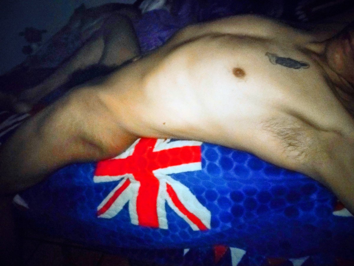 Jerryswjo's tweet photo. Dormir desnudo es lo máximo https://t.co/decxDd2mzp