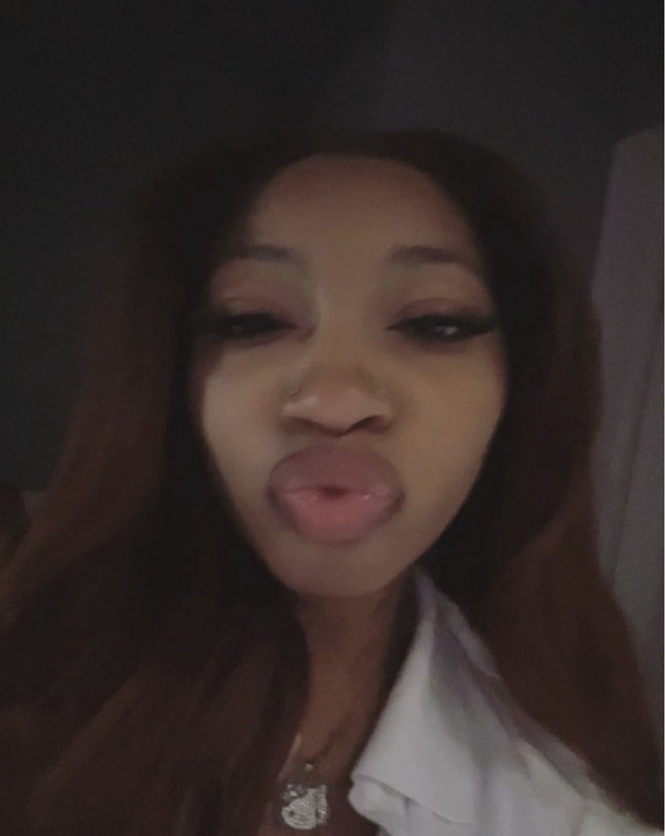 lipparadise's tweet photo. Fat lip lightskin w/ dsls #dsl #teen #biglips https://t.co/xD5JNM5dFE