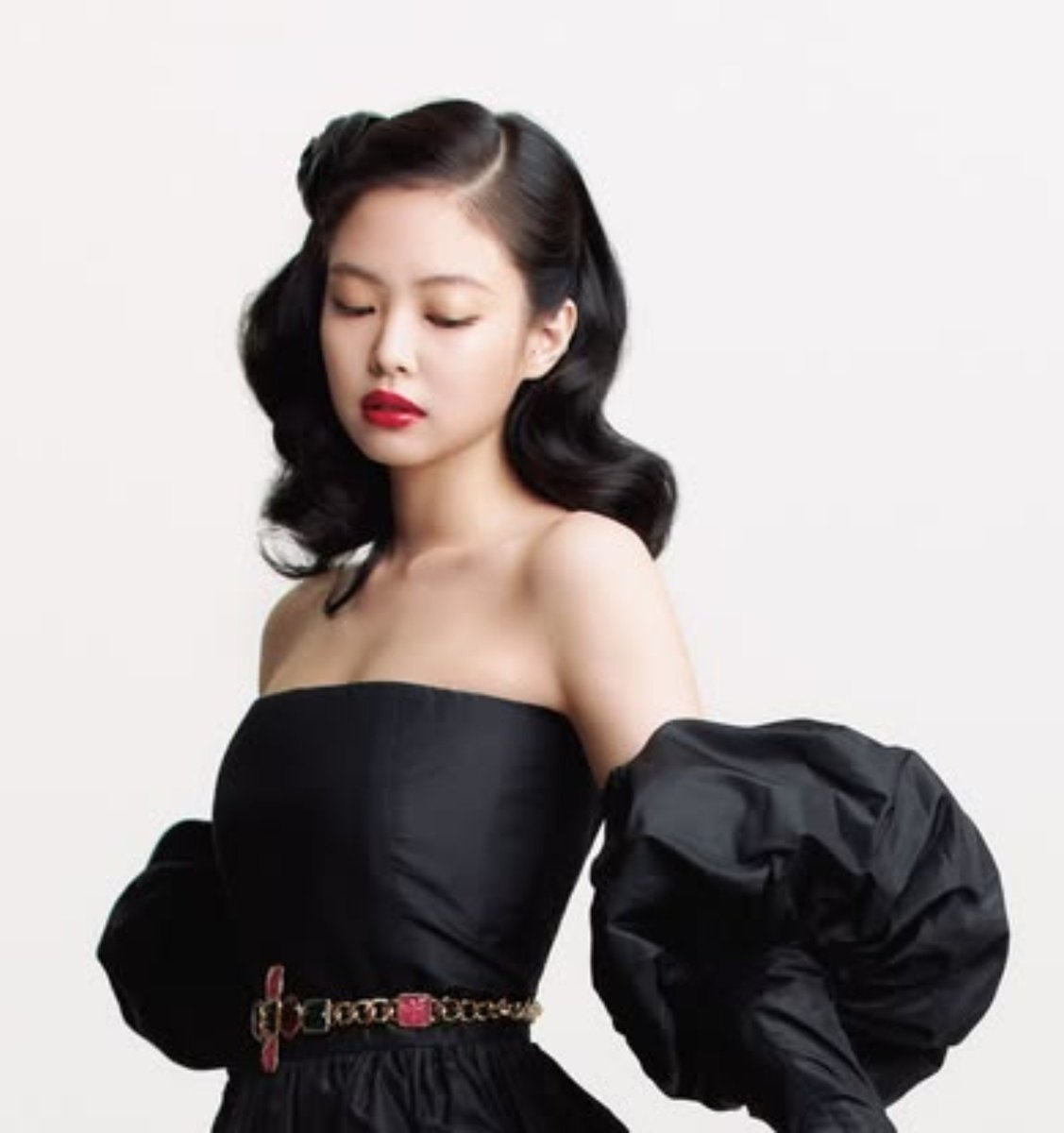 Aboutjenniehq tweet picture