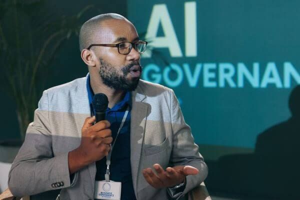 Vubiz's tweet photo. Visit our #onlinetraining blog to discover a plain-language guide to #governance, policy, and preventing bias when using #AI in HR: https://t.co/ueby0hwW89 https://t.co/0LhDQsTVYq