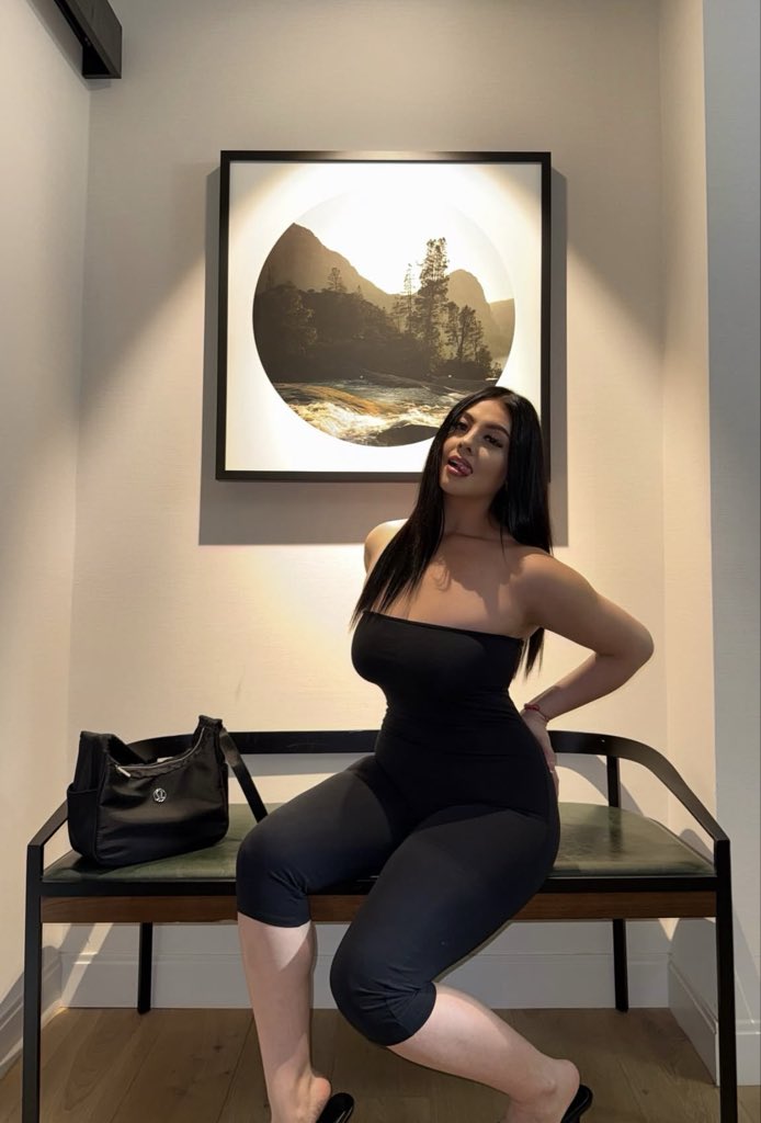 lolawhiteu99f's tweet photo. Sitting pretty 🤍🫩 https://t.co/Unyo2cSjEh